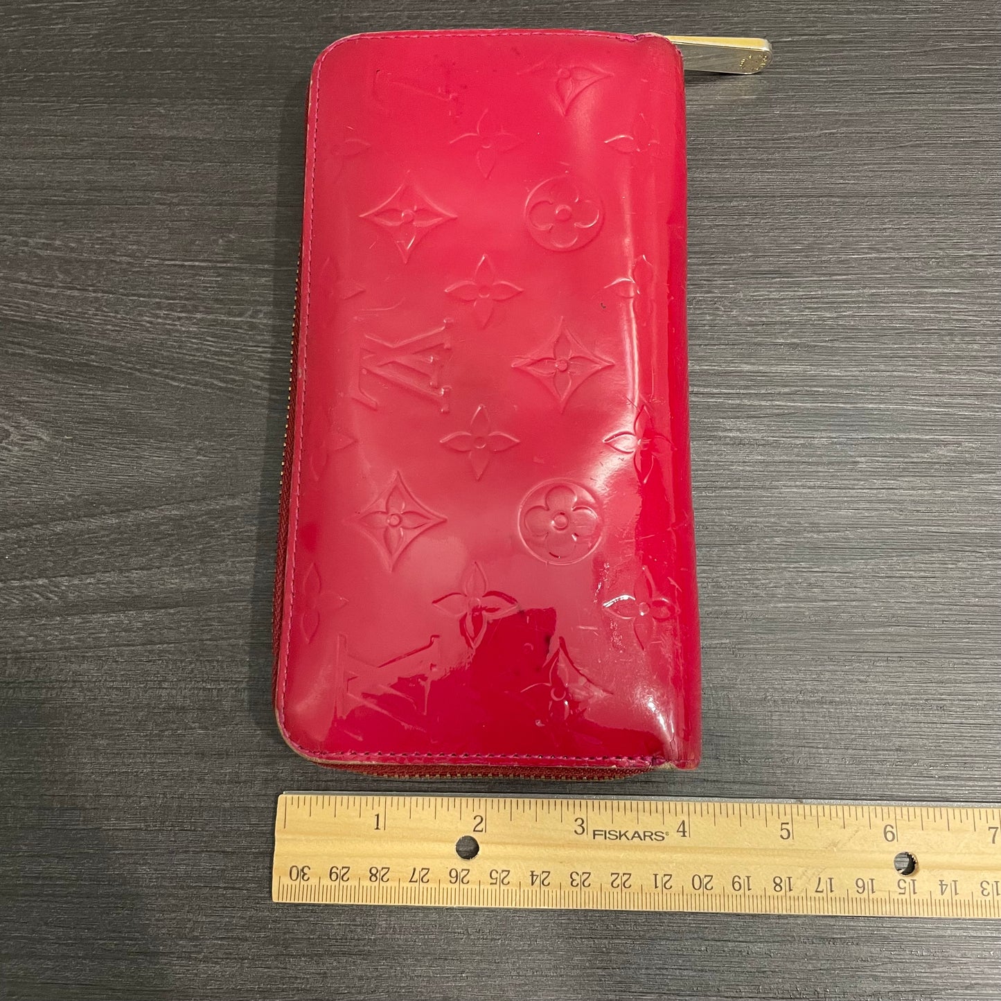 LOUIS VUITTON Vernis Red Zippy Wallet