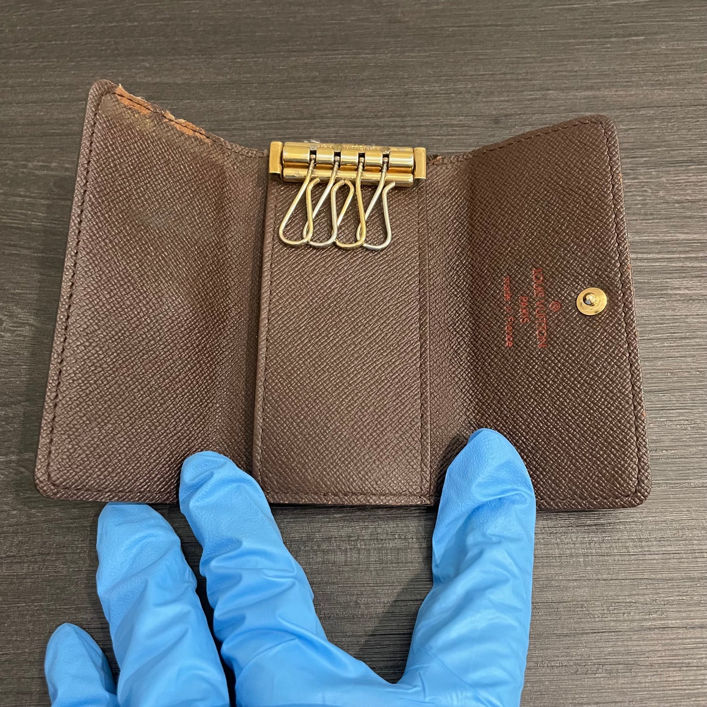 LOUIS VUITTON Damier Ebene Key Case (4 Rings)
