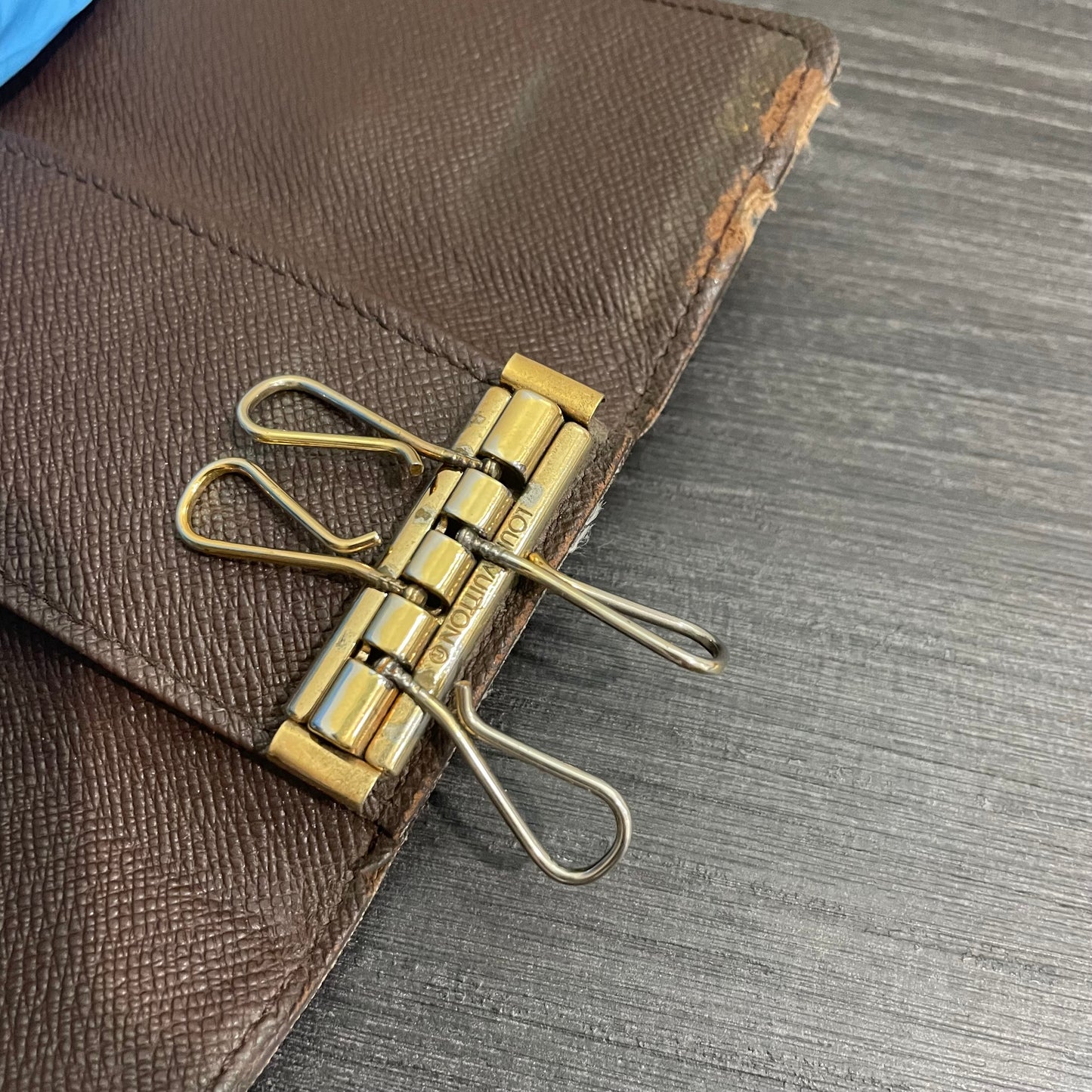 LOUIS VUITTON Damier Ebene Key Case (4 Rings)