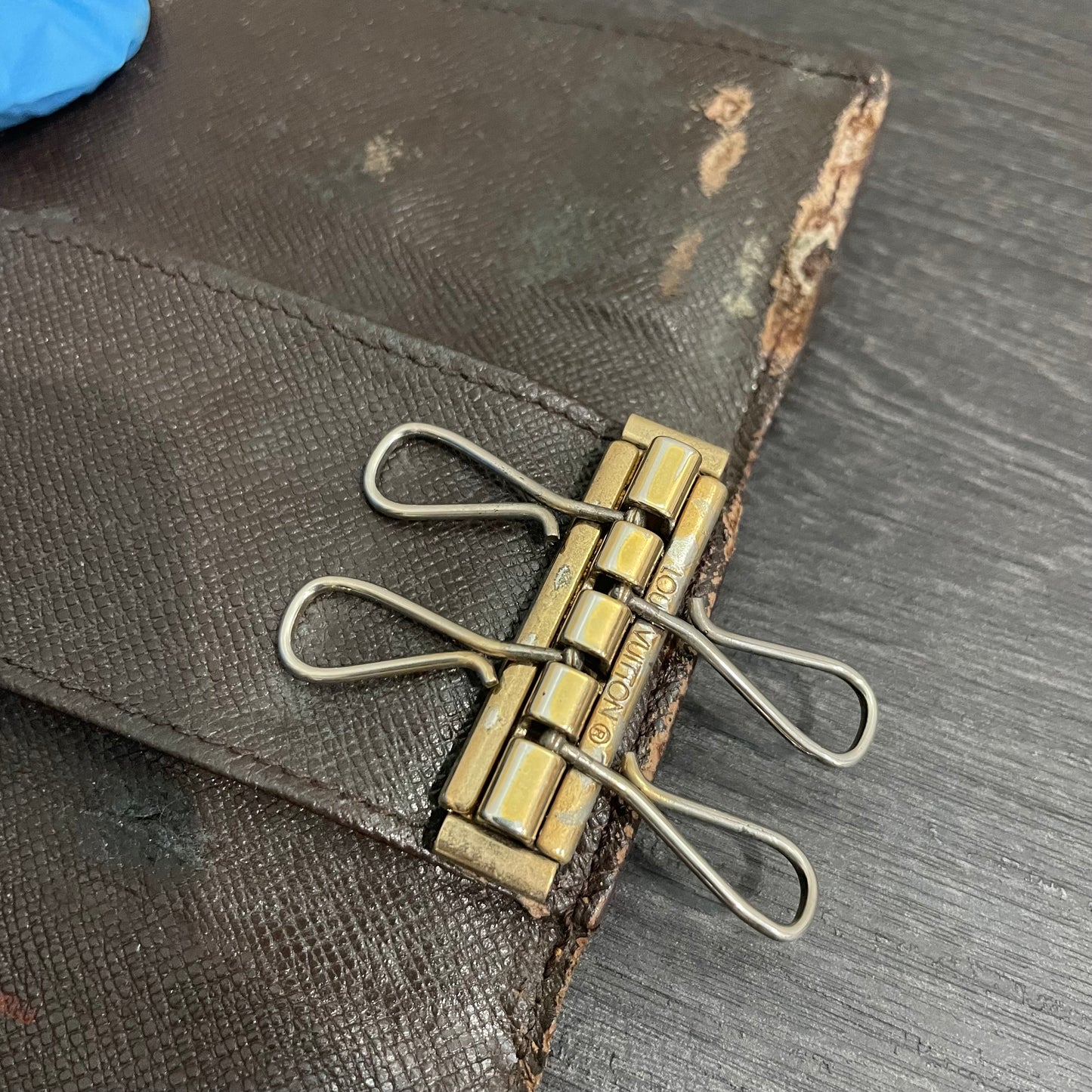 LOUIS VUITTON Damier Ebene Key Case (4 Rings)