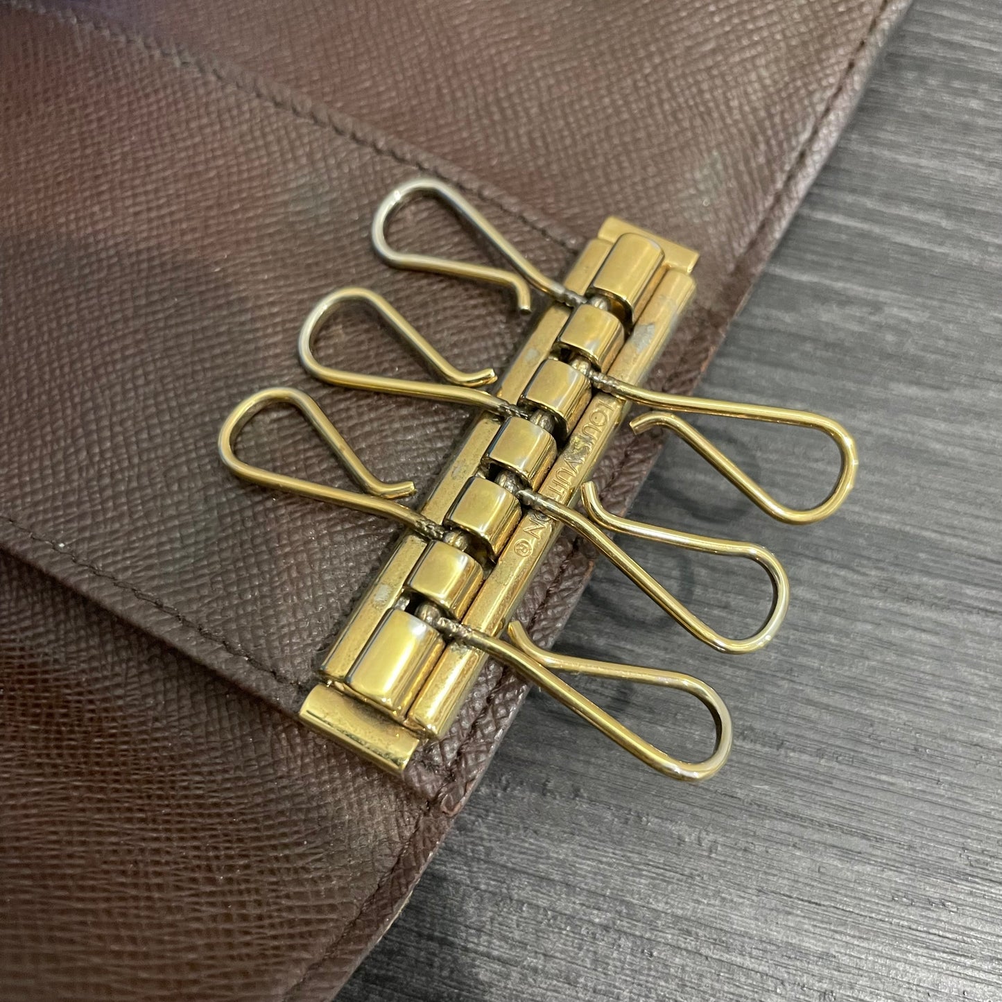 LOUIS VUITTON Damier Ebene Key Case (6 Rings)