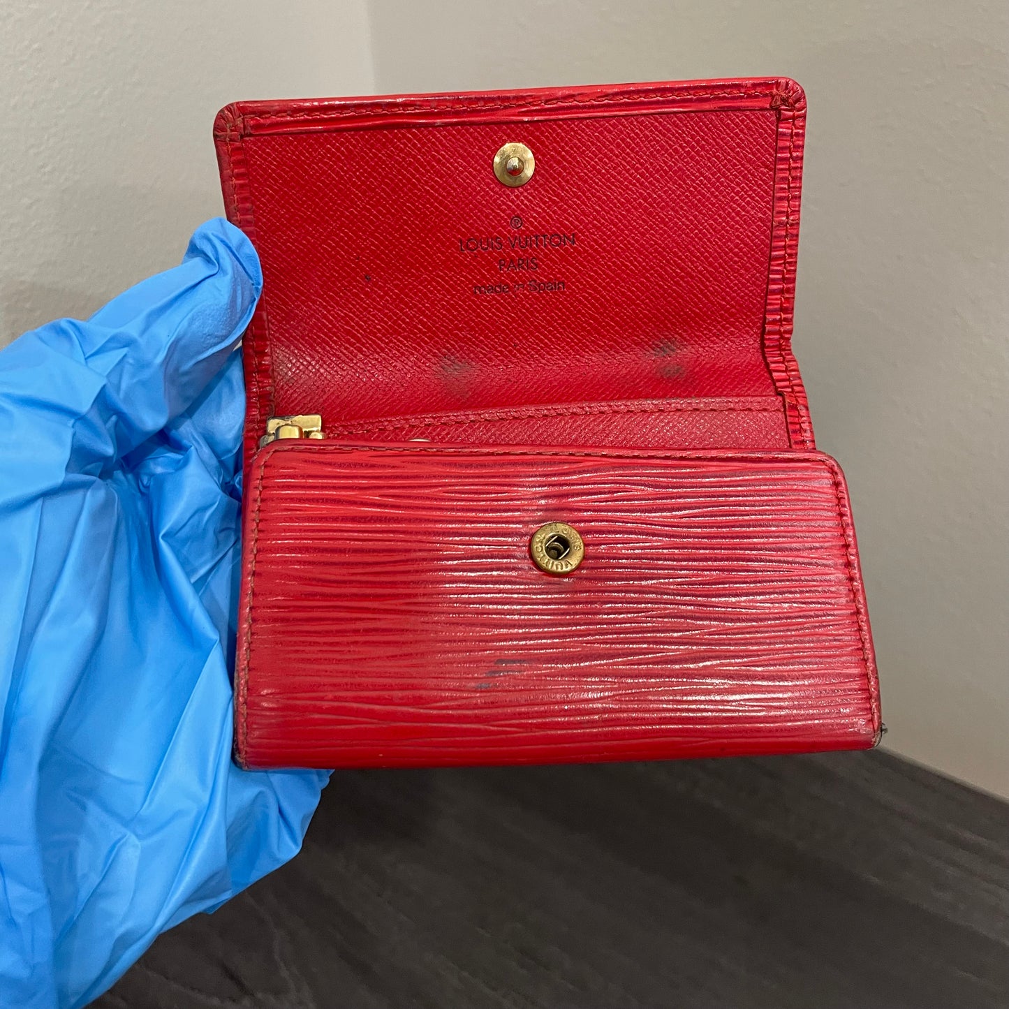 LOUIS VUITTON Red Epi Key Case (6 Rings)