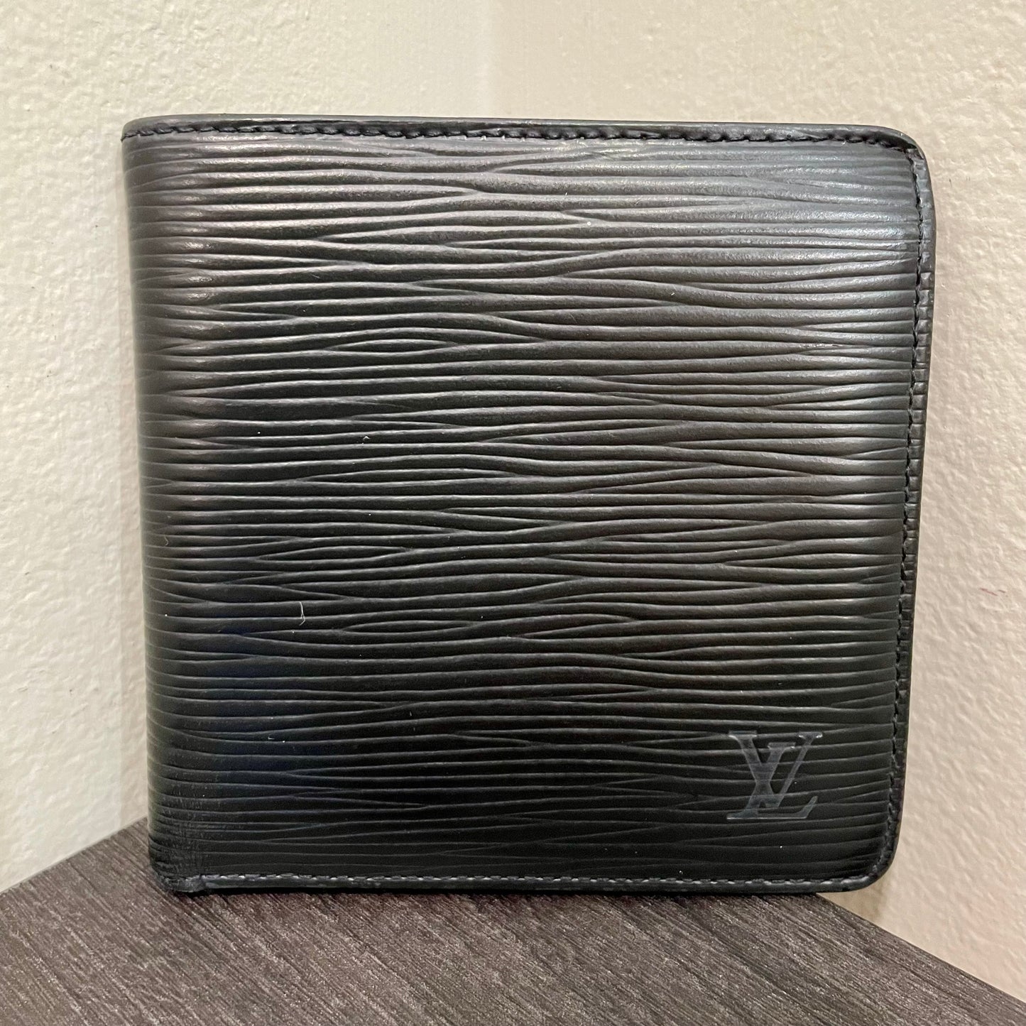 LOUIS VUITTON Black Epi Men's Wallet