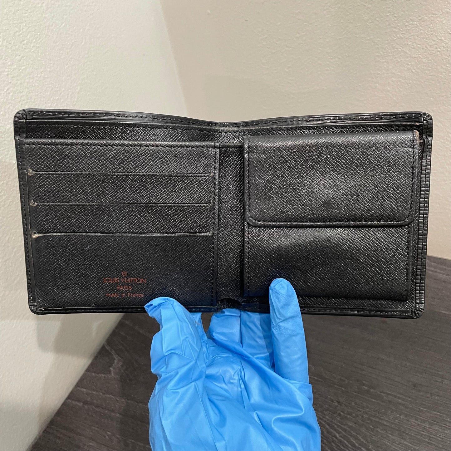 LOUIS VUITTON Black Epi Men's Wallet