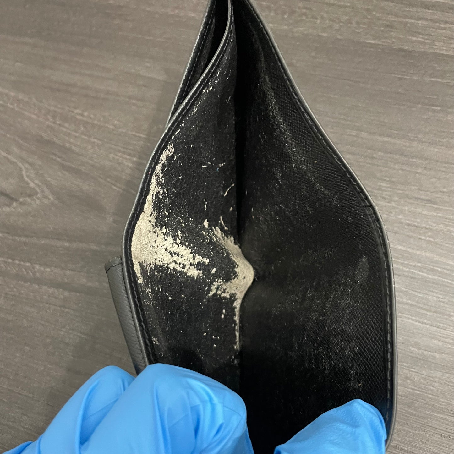 LOUIS VUITTON Black Epi Men's Wallet