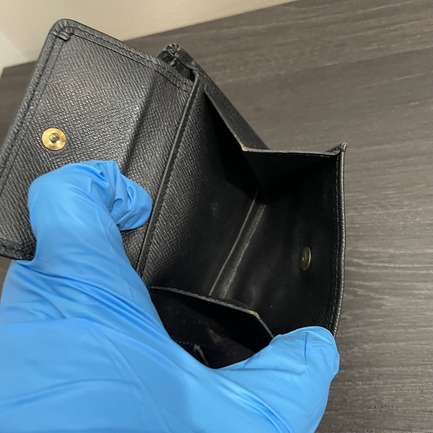LOUIS VUITTON Black Epi Men's Wallet