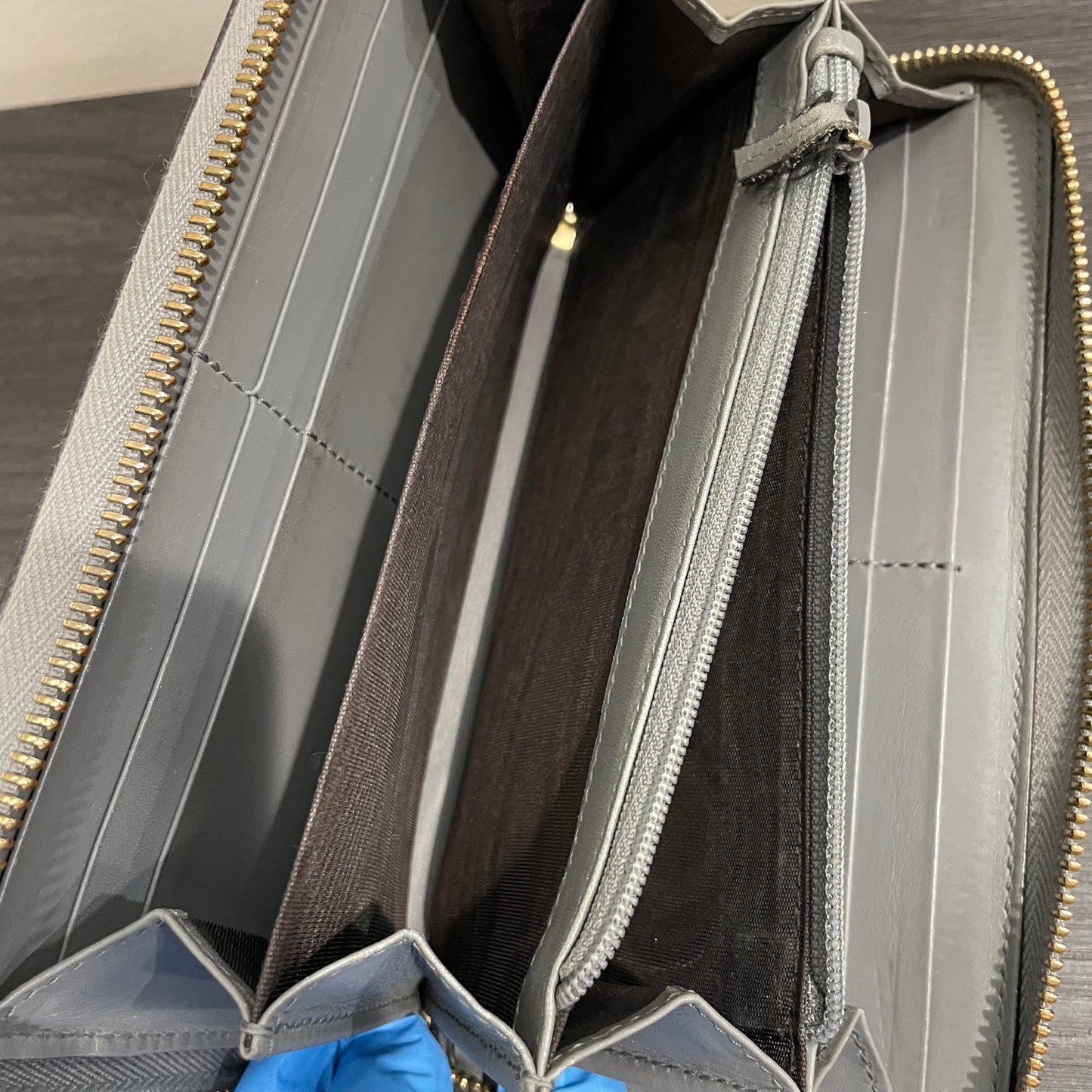 GUCCI Gray Leather Zippy Wallet