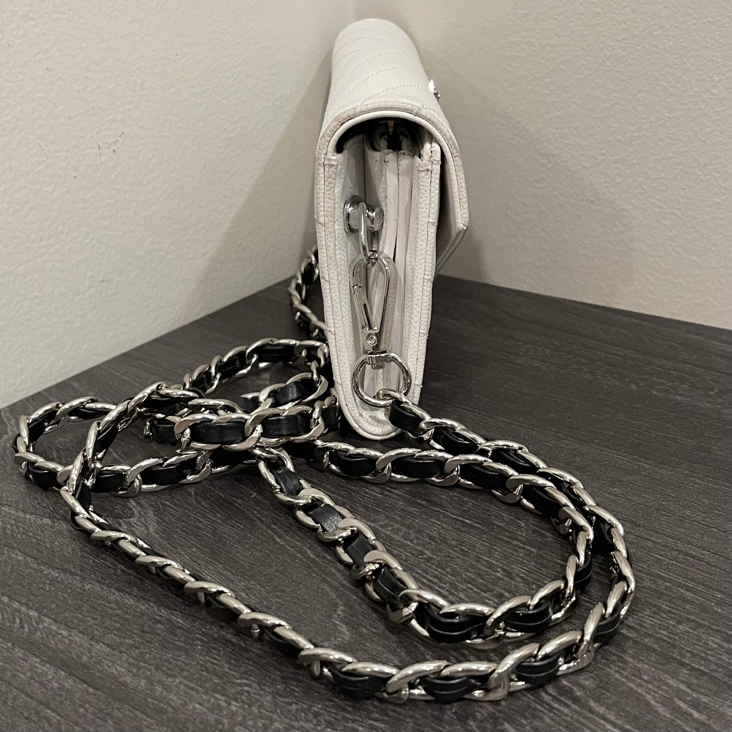 YVES SAINT LAURENT YSL Caviar Wallet on Chain
