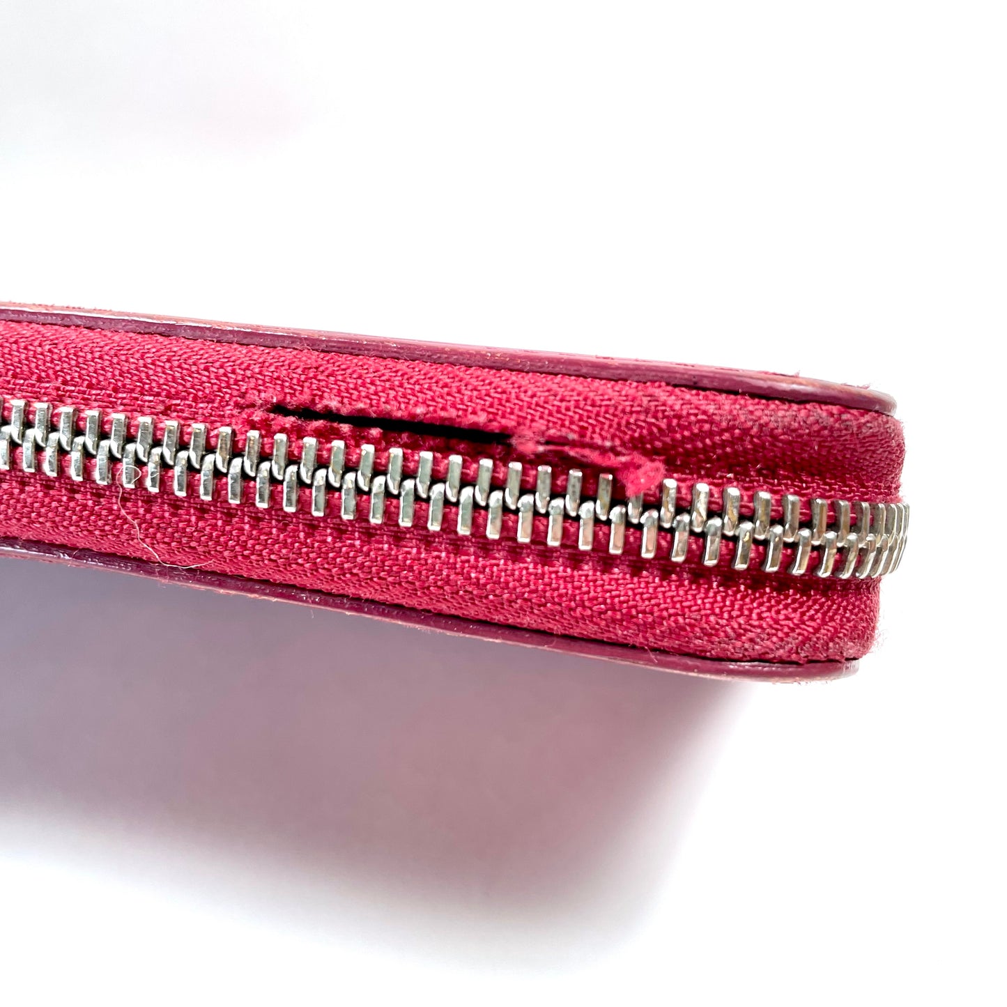 LOUIS VUITTON Raspberry Epi Leather Zippy Wallet