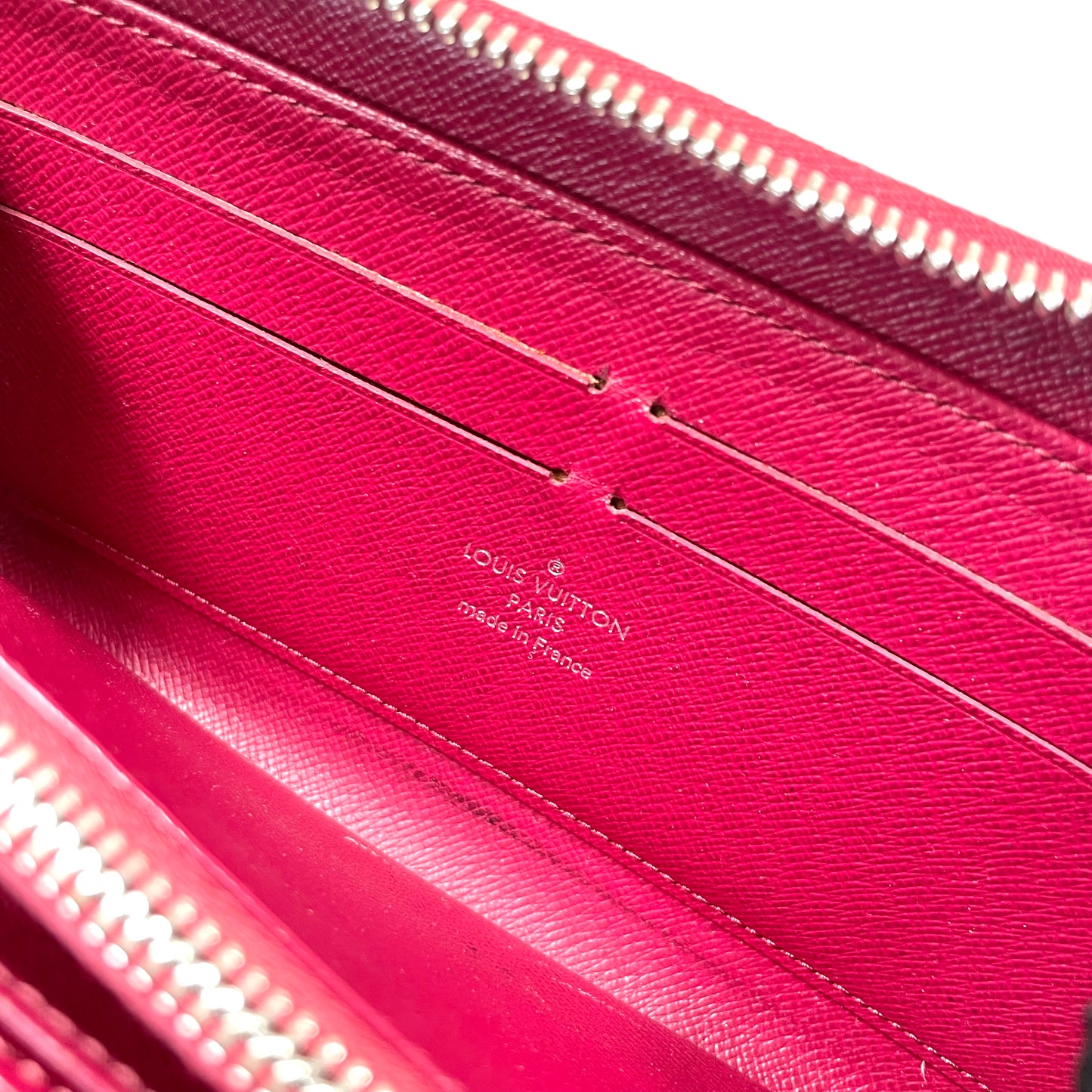 LOUIS VUITTON Raspberry Epi Leather Zippy Wallet