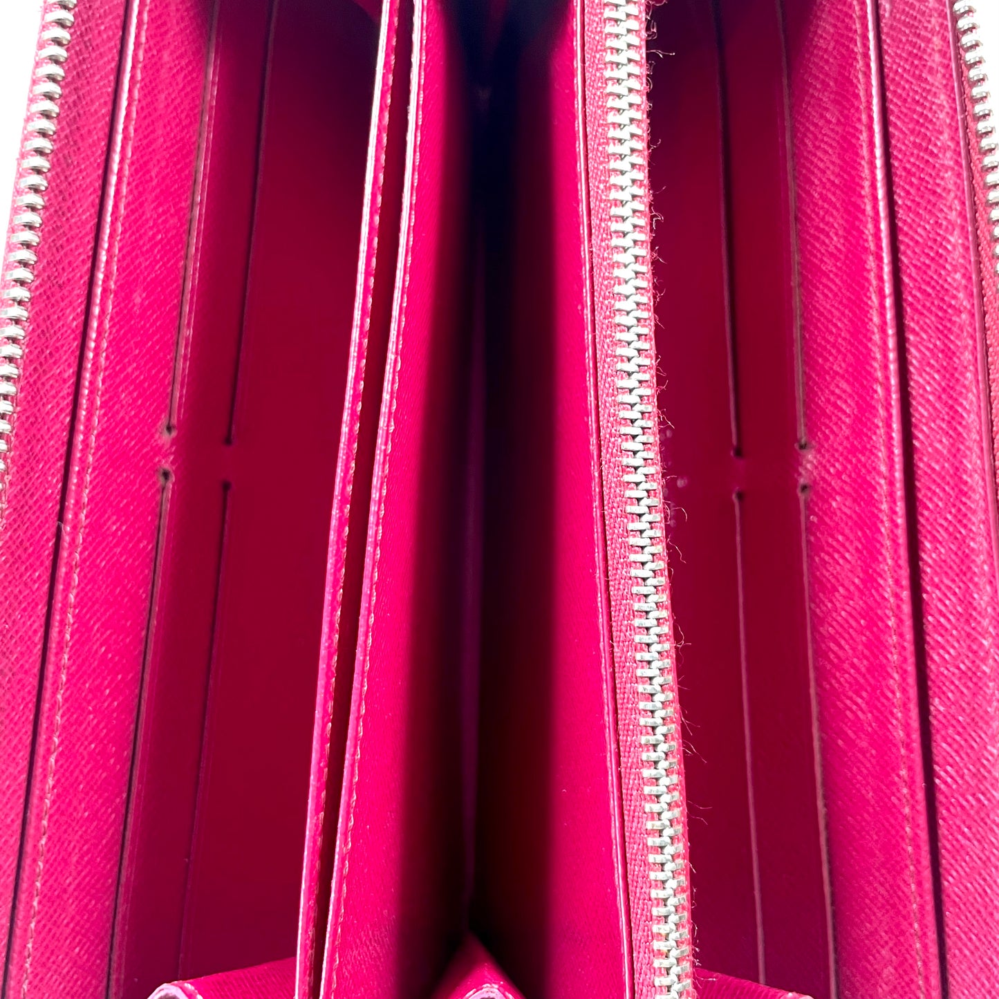 LOUIS VUITTON Raspberry Epi Leather Zippy Wallet