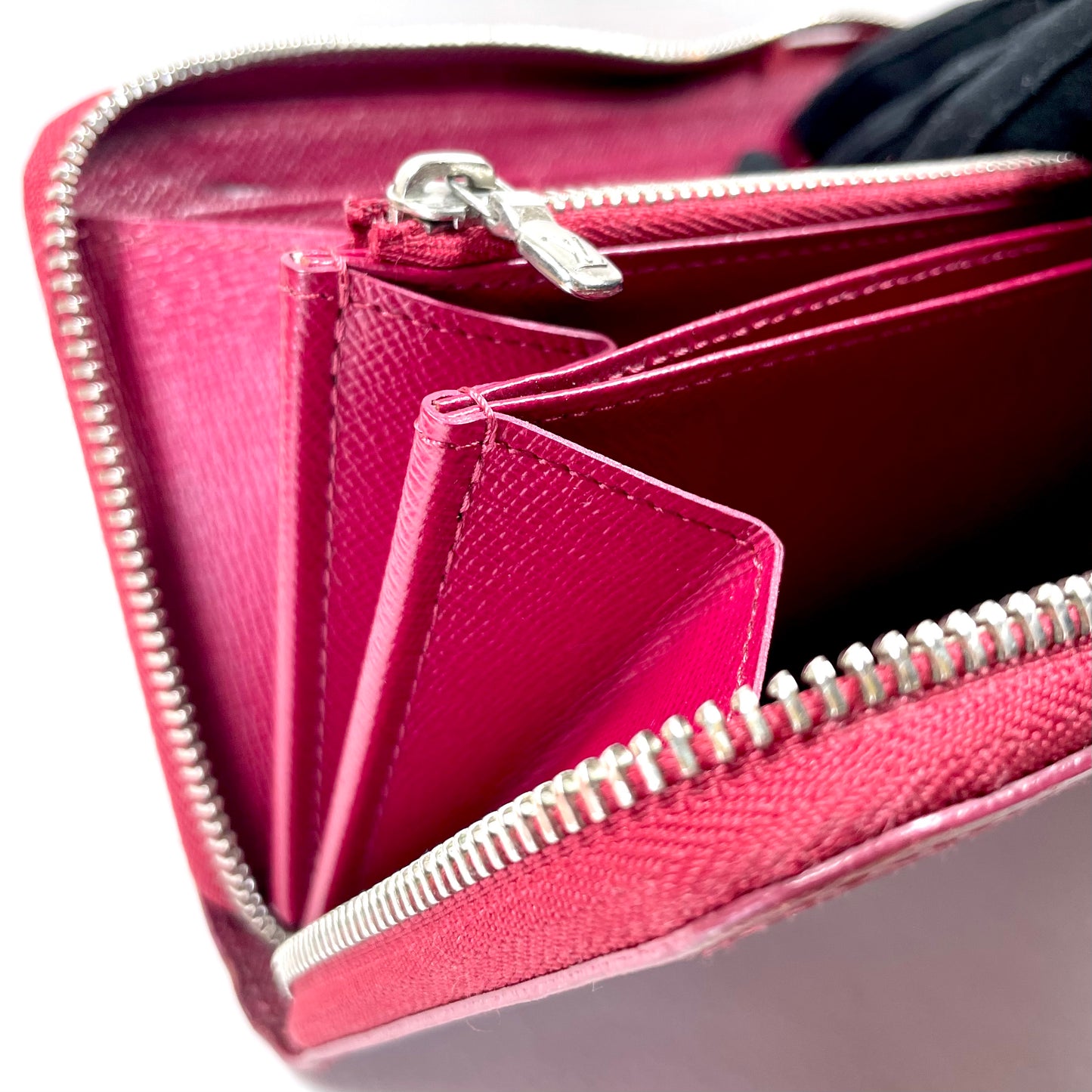 LOUIS VUITTON Raspberry Epi Leather Zippy Wallet