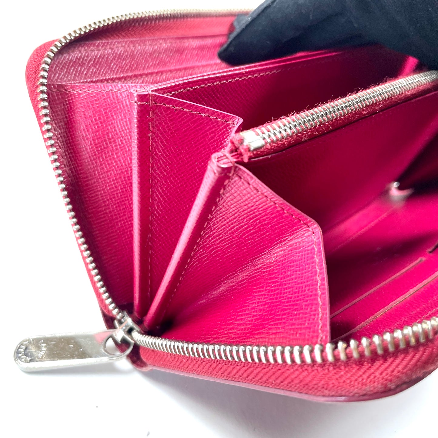 LOUIS VUITTON Raspberry Epi Leather Zippy Wallet