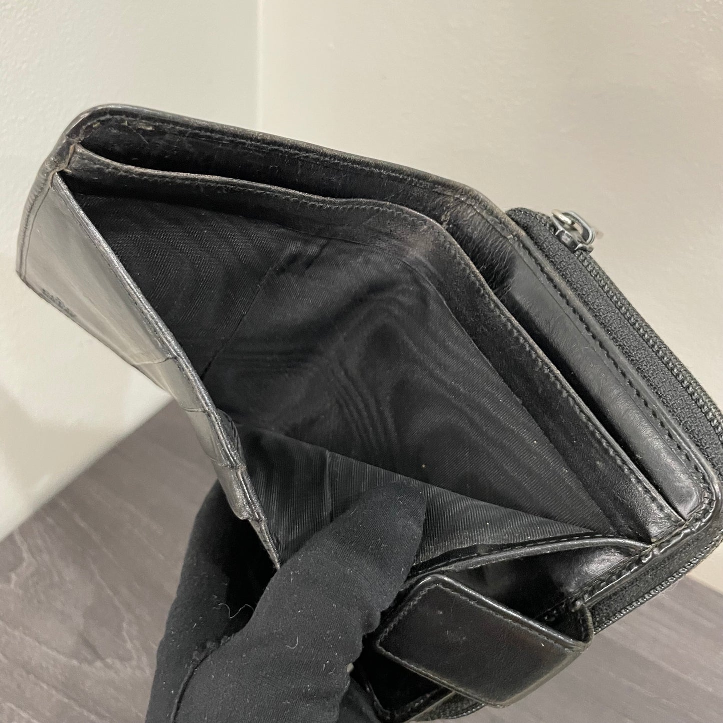 GUCCI GG Black Bi-fold Wallet