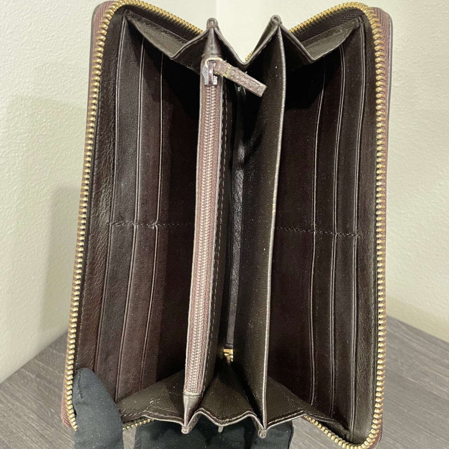 GUCCI GG Brown Leather Zippy Wallet