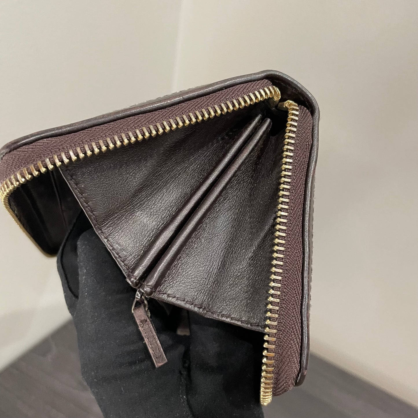 GUCCI GG Brown Leather Zippy Wallet