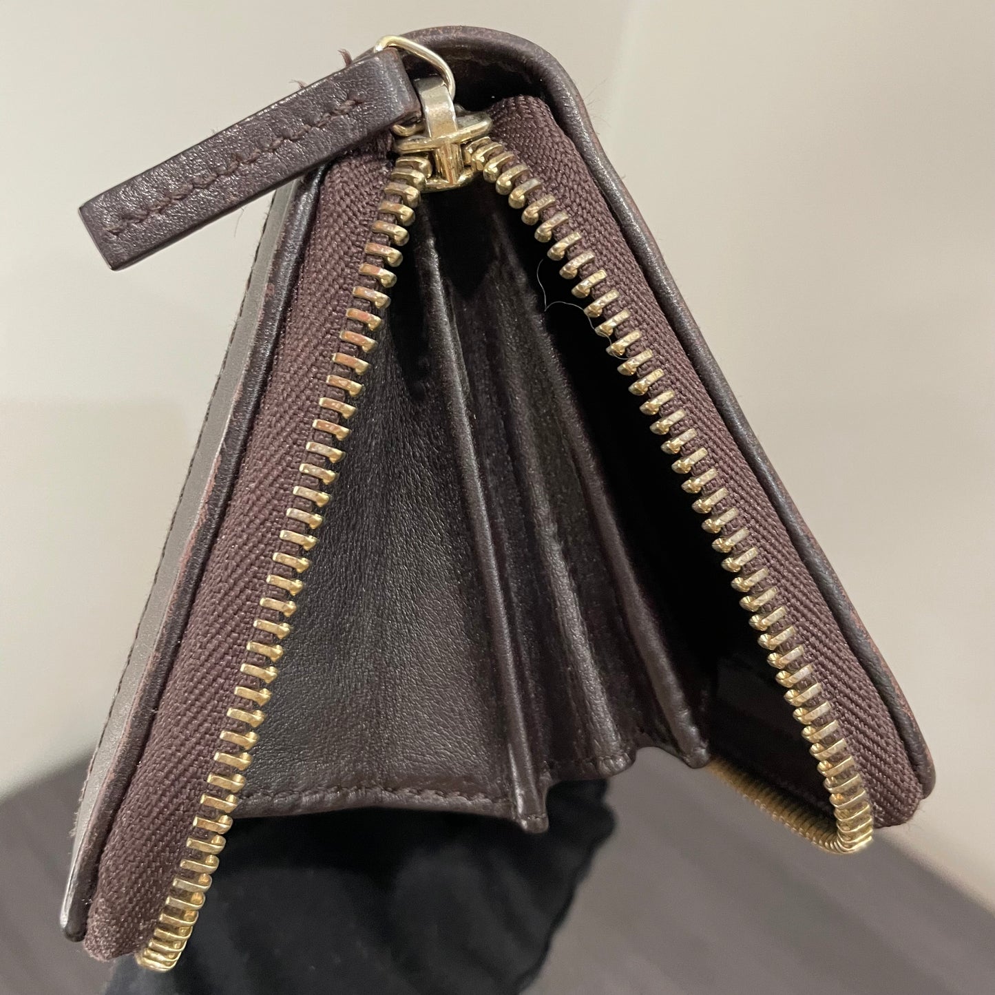 GUCCI GG Brown Leather Zippy Wallet