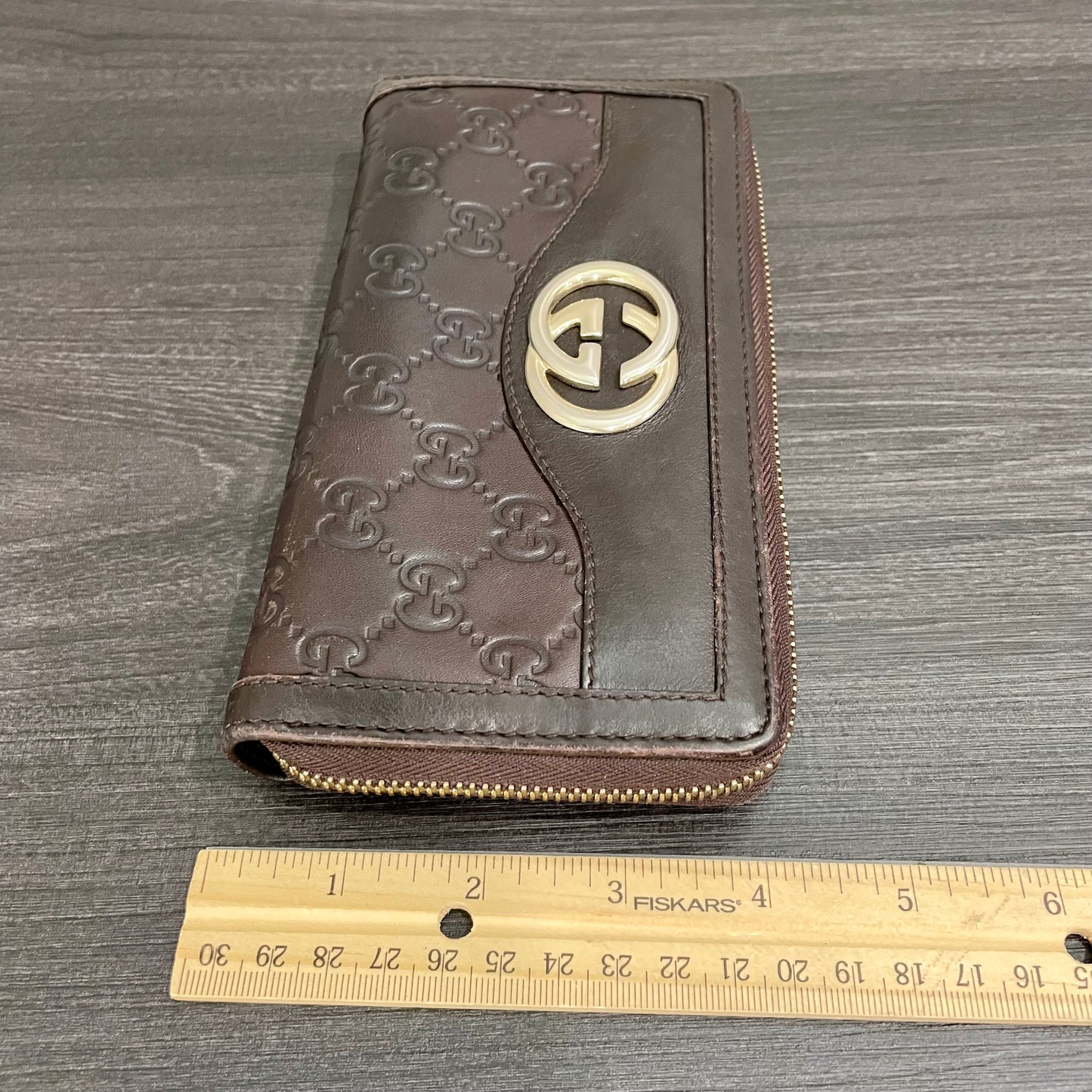 GUCCI GG Brown Leather Zippy Wallet