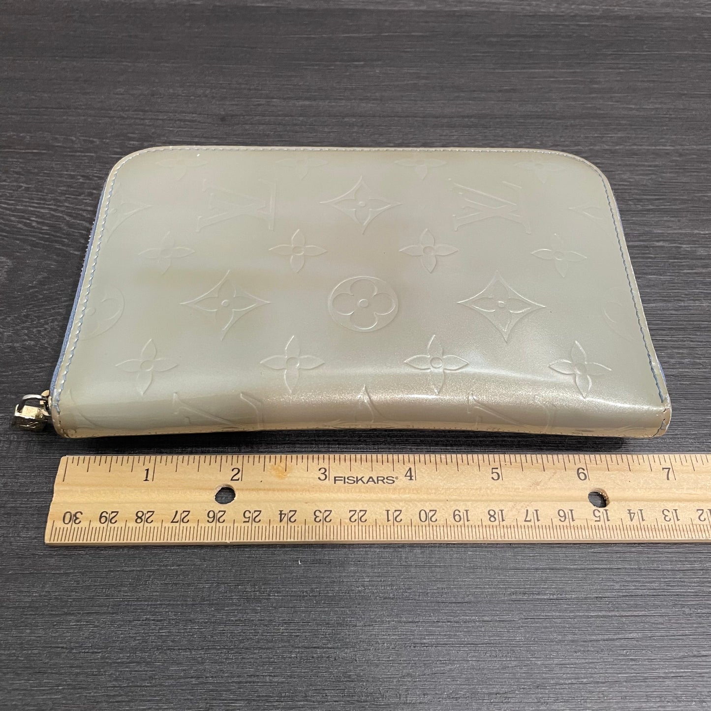 LOUIS VUITTON Periwinkle Vernis Leather Zippy Wallet