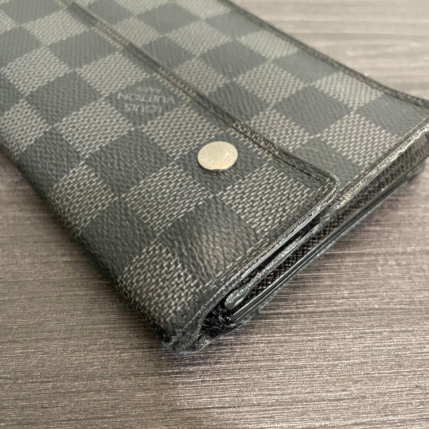 SOLD! Louis Vuitton Damier Graphite Wallet & Gucci Leather Wallet