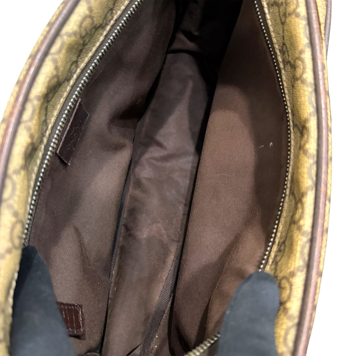 LUX CLUB November Giveaway Prize! GUCCI GG Supreme Messenger