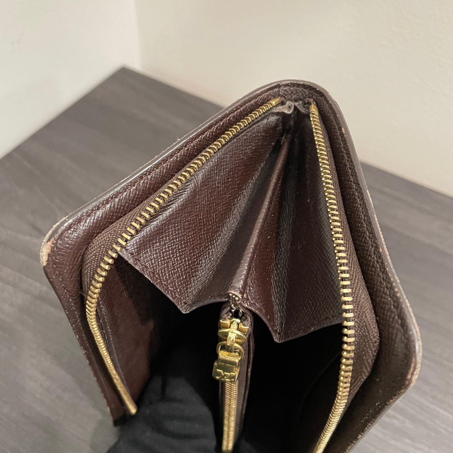 LOUIS VUITTON Damier Ebene Zippy Wallet