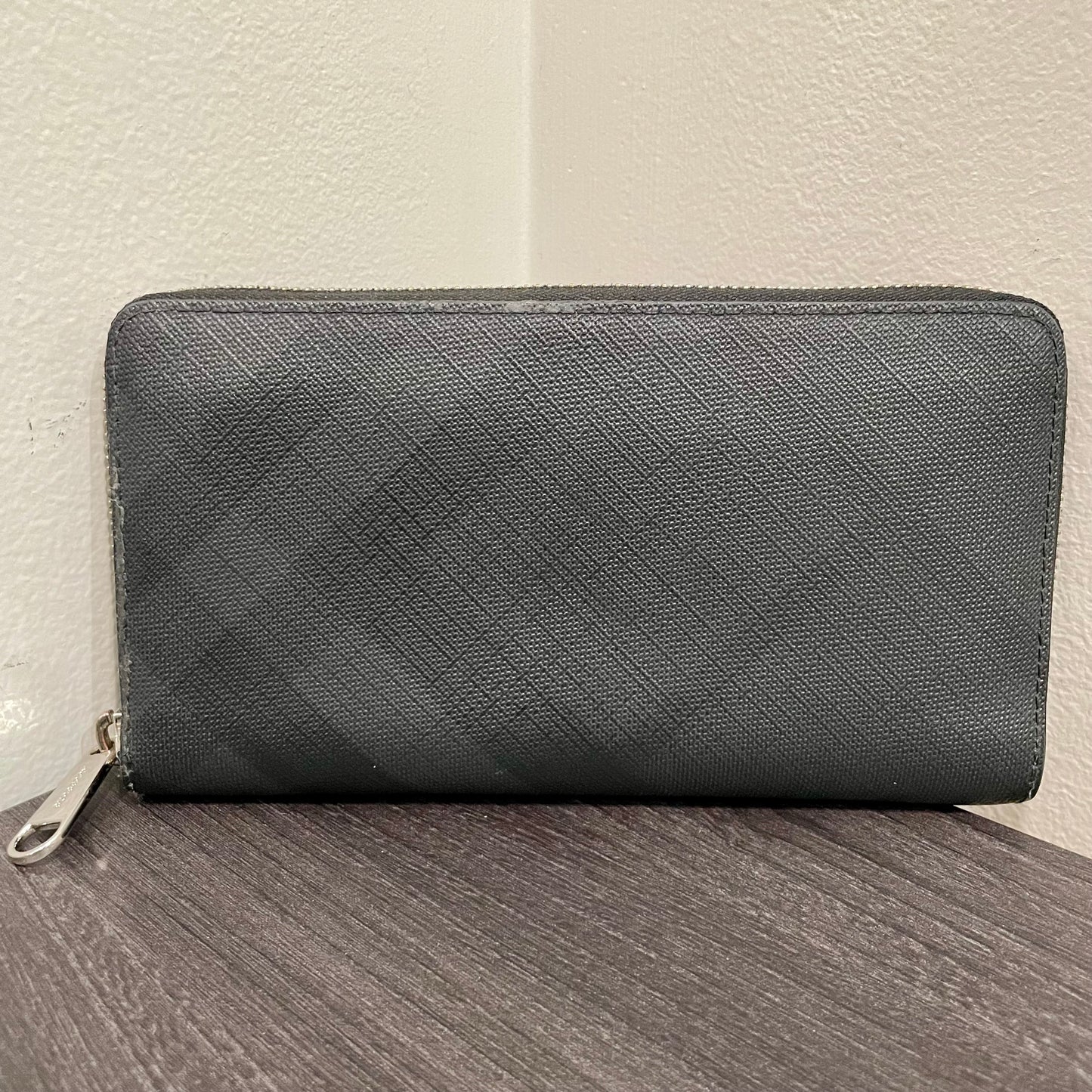 BURBERRY Black Zippy Wallet