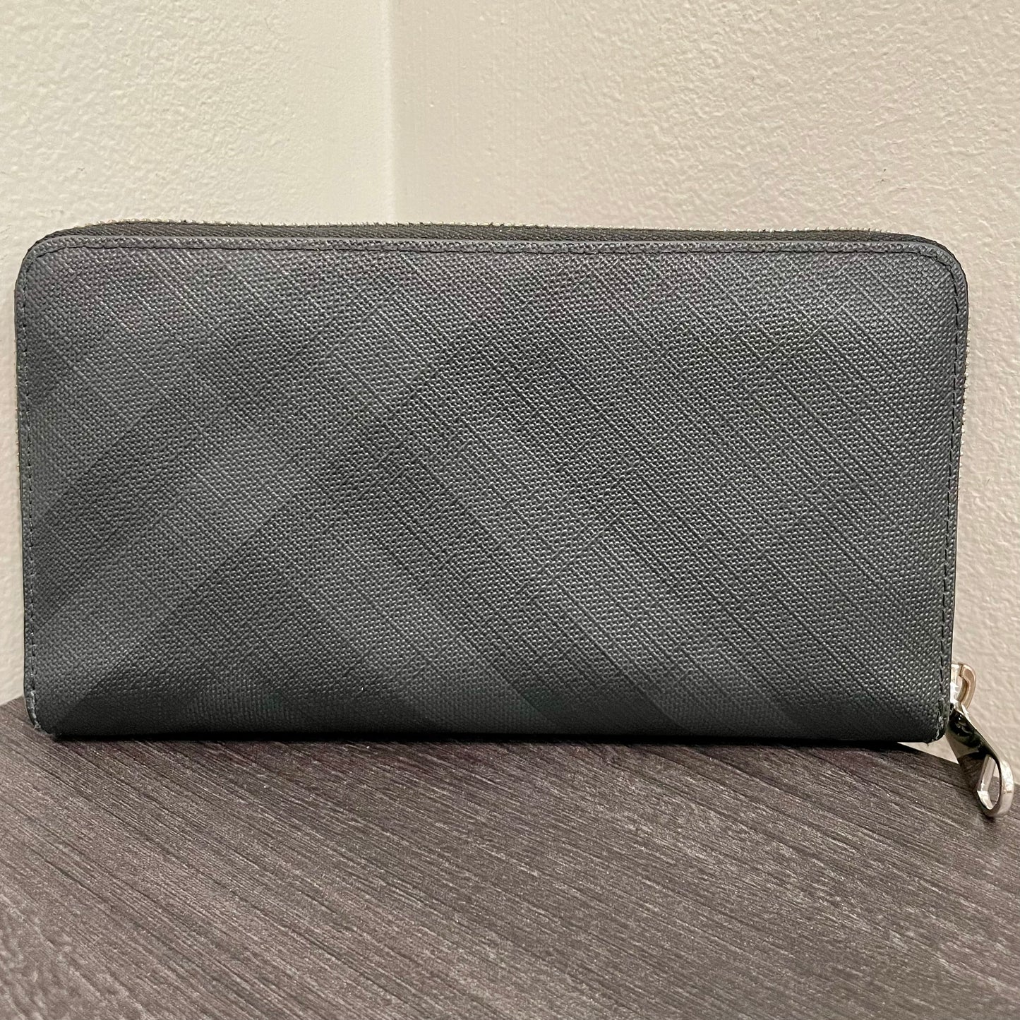 BURBERRY Black Zippy Wallet
