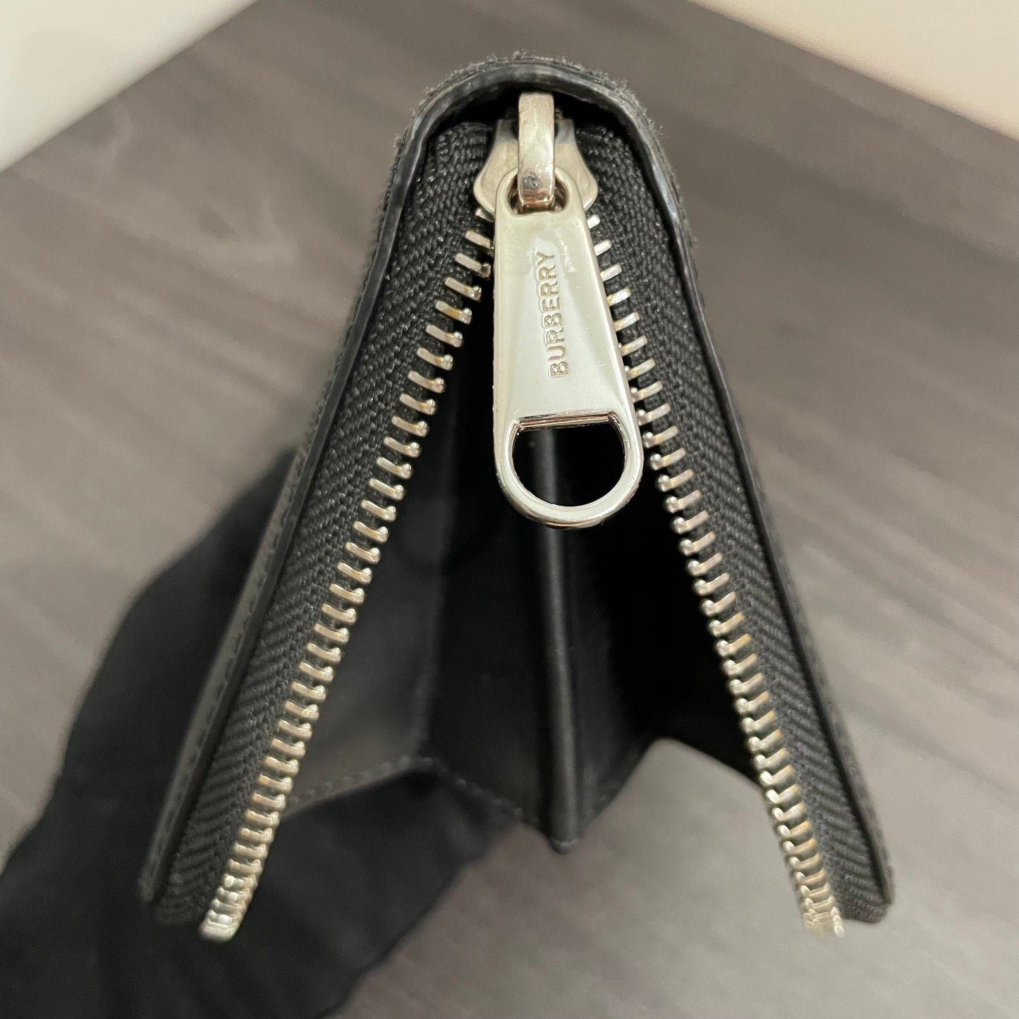 BURBERRY Black Zippy Wallet