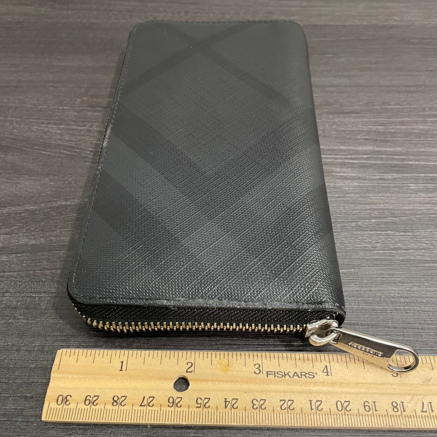 BURBERRY Black Zippy Wallet