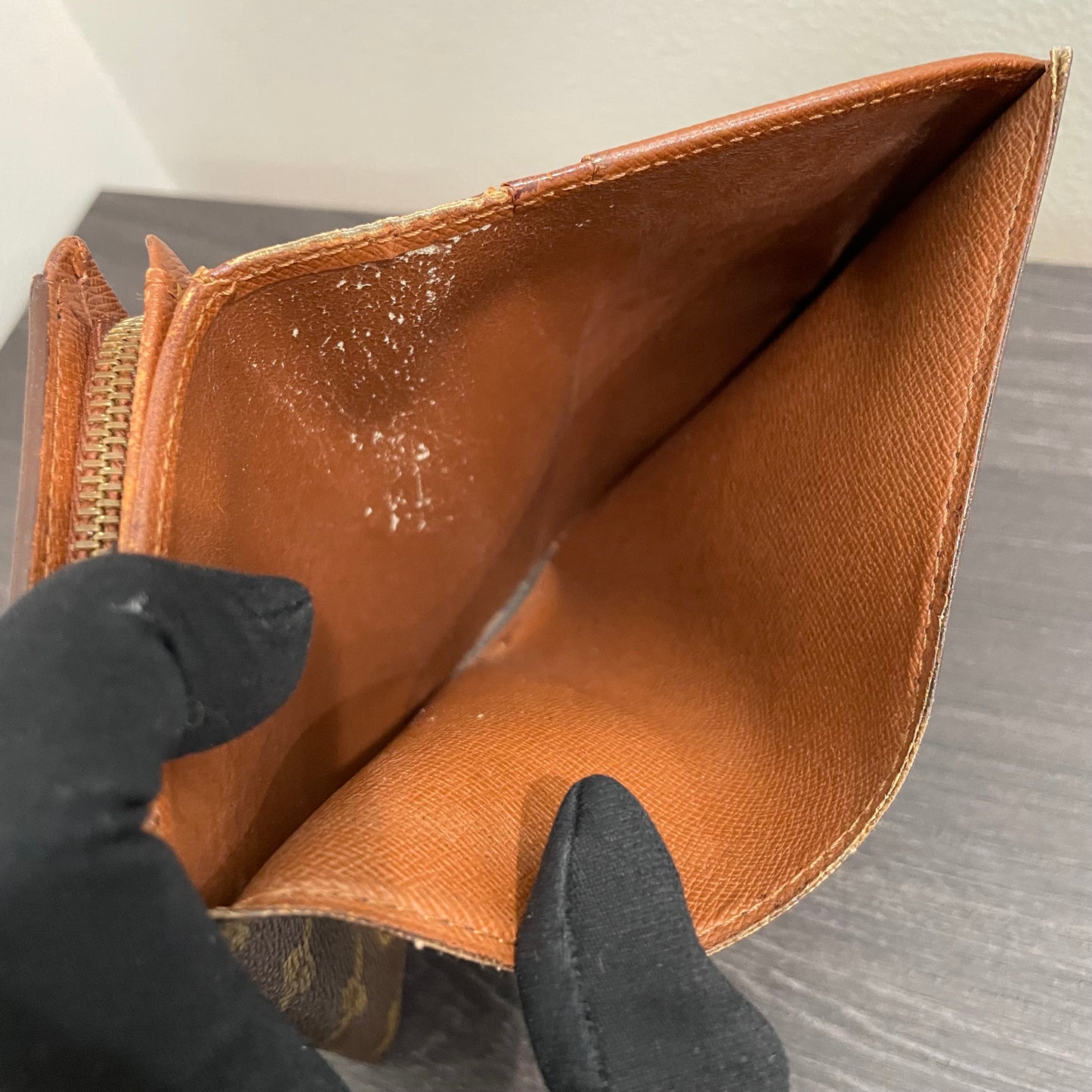 #122 LOUIS VUITTON Monogram Wallet