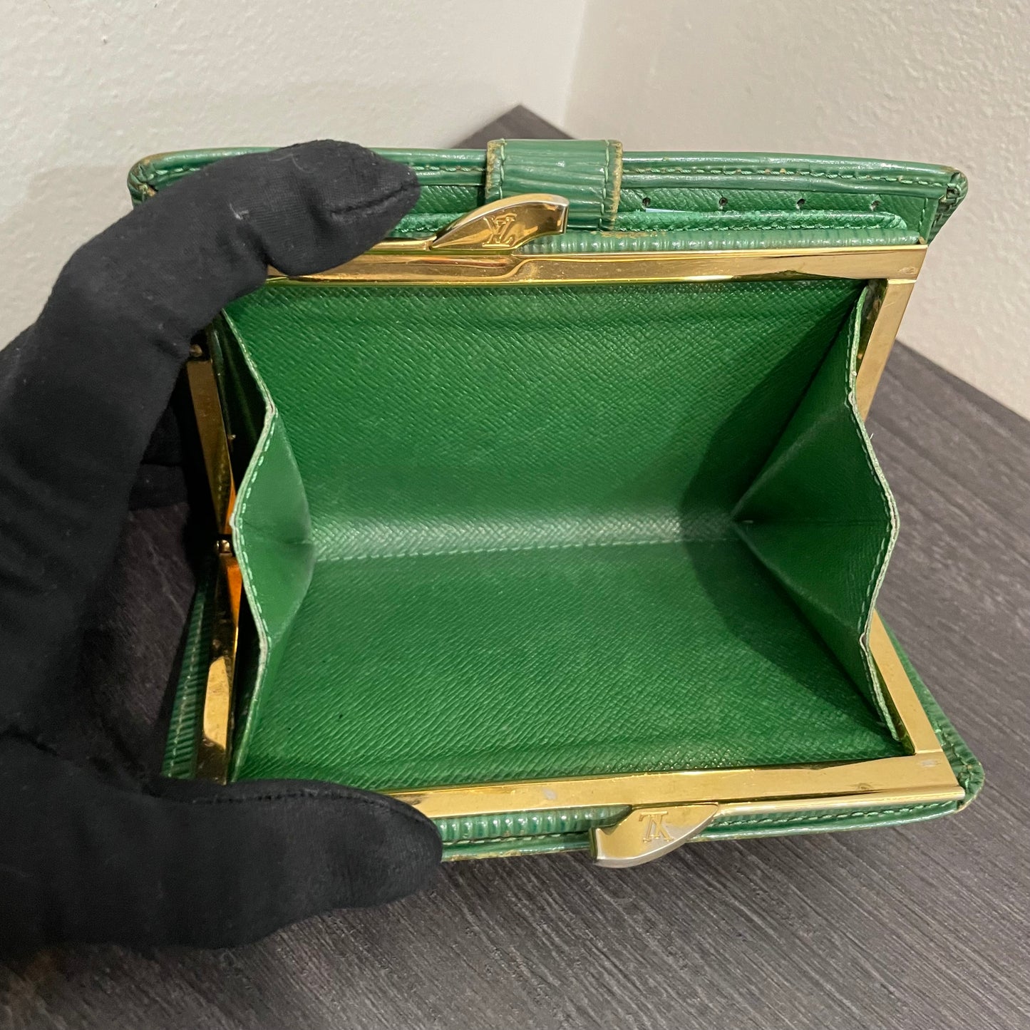 #124 LOUIS VUITTON Green Epi Leather Wallet