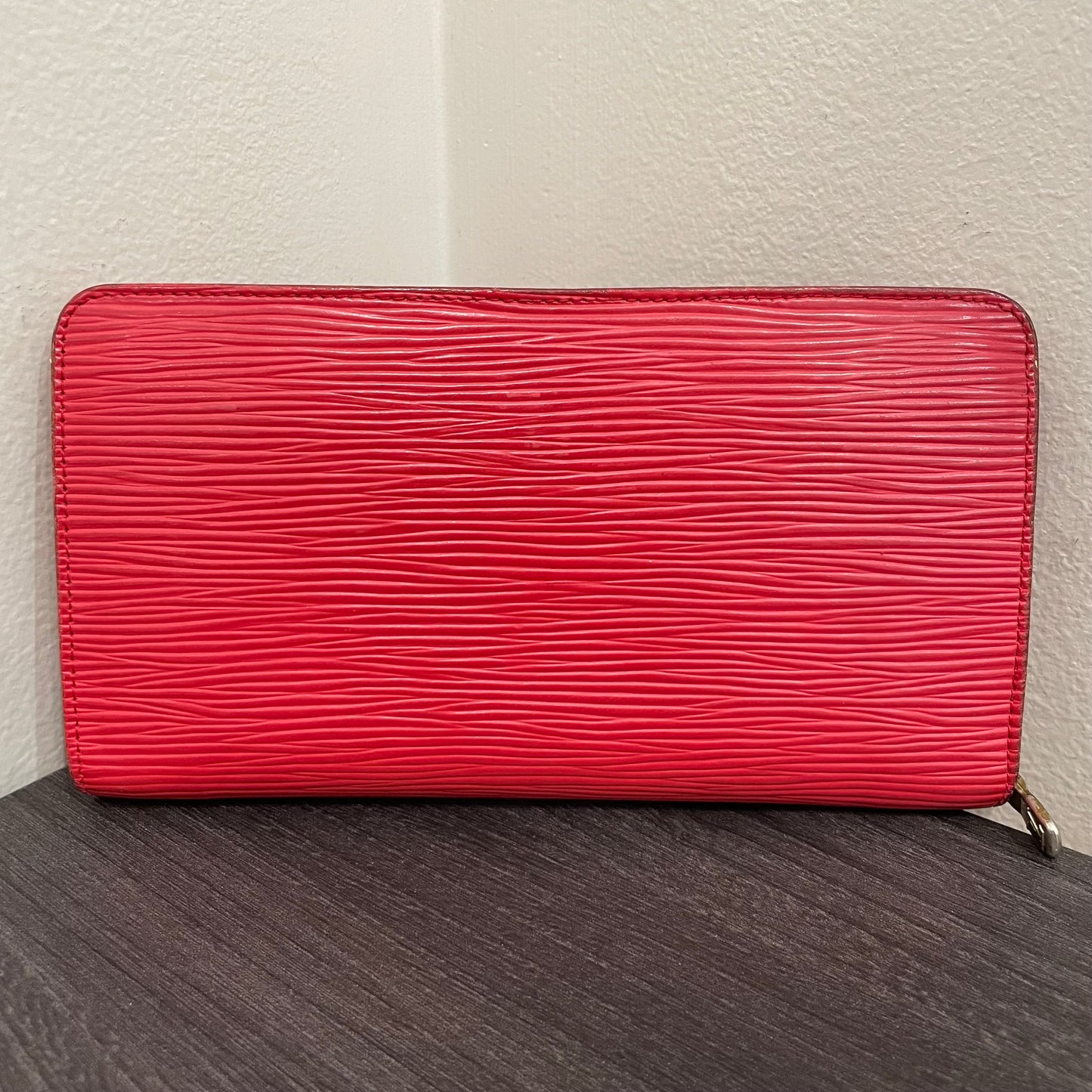 #126 LOUIS VUITTON Red Epi Leather Zippy Wallet