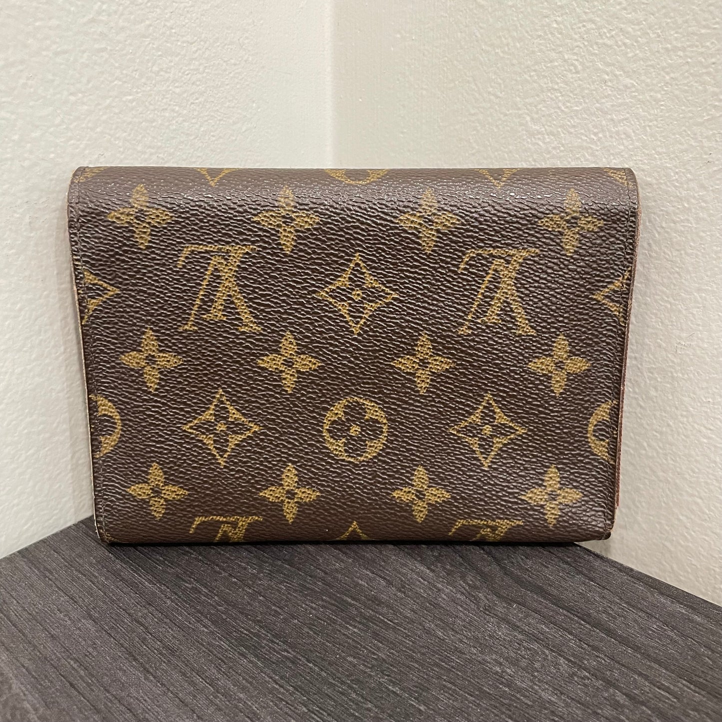 #142 LOUIS VUITTON Monogram Wallet