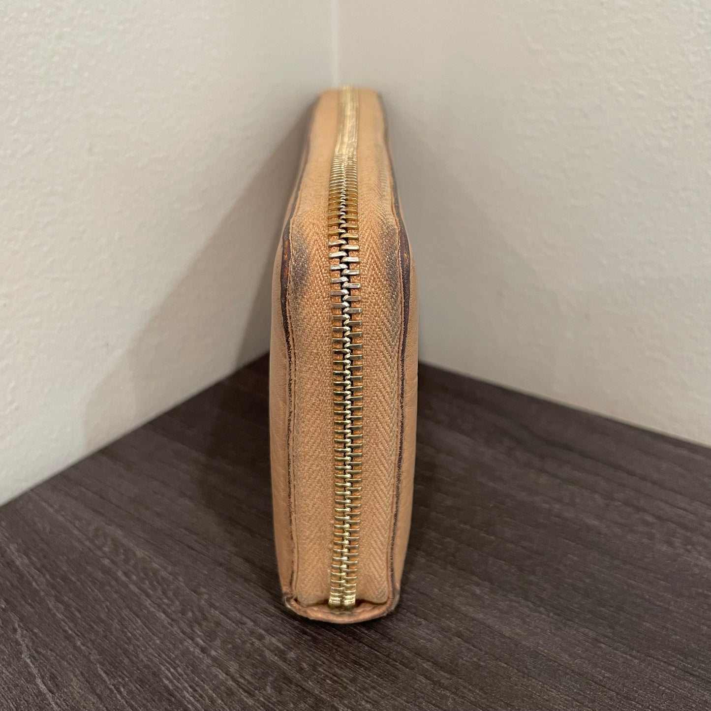 SOLD! Gucci Soho Zip Wallet