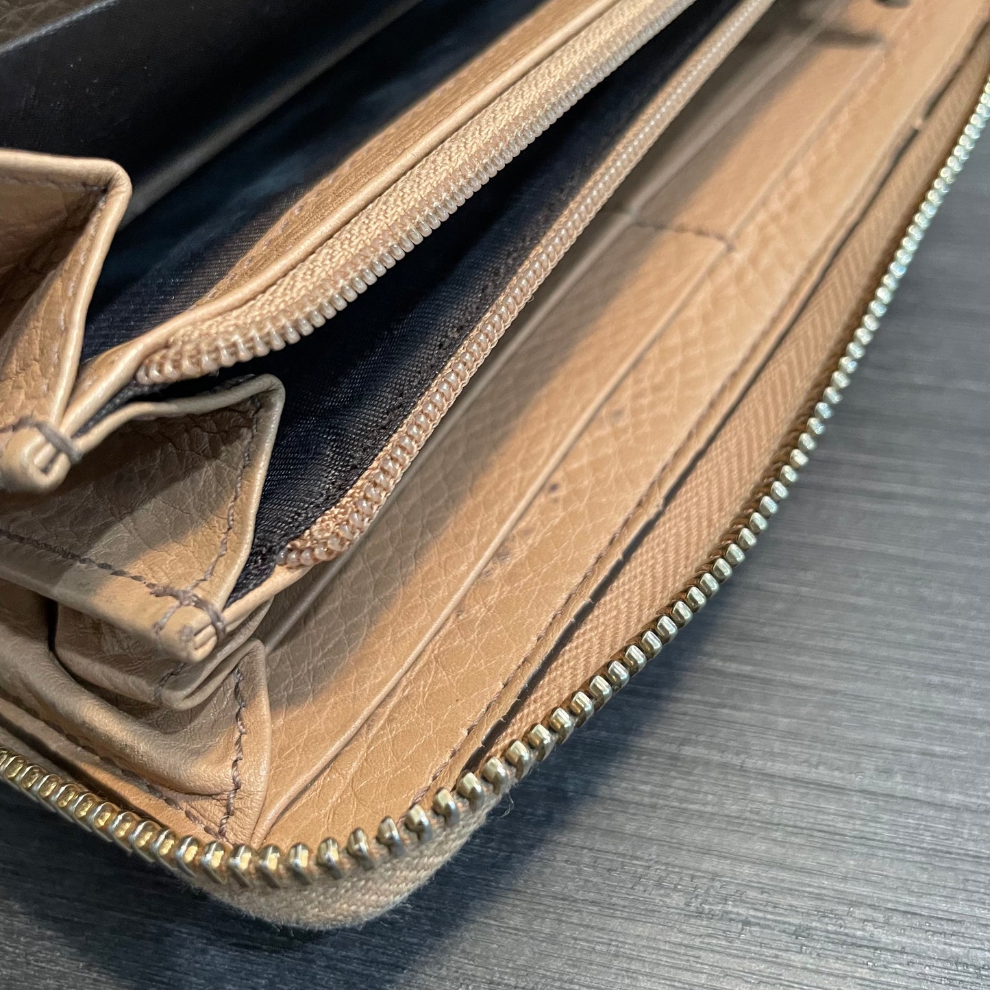 SOLD! Gucci Soho Zip Wallet
