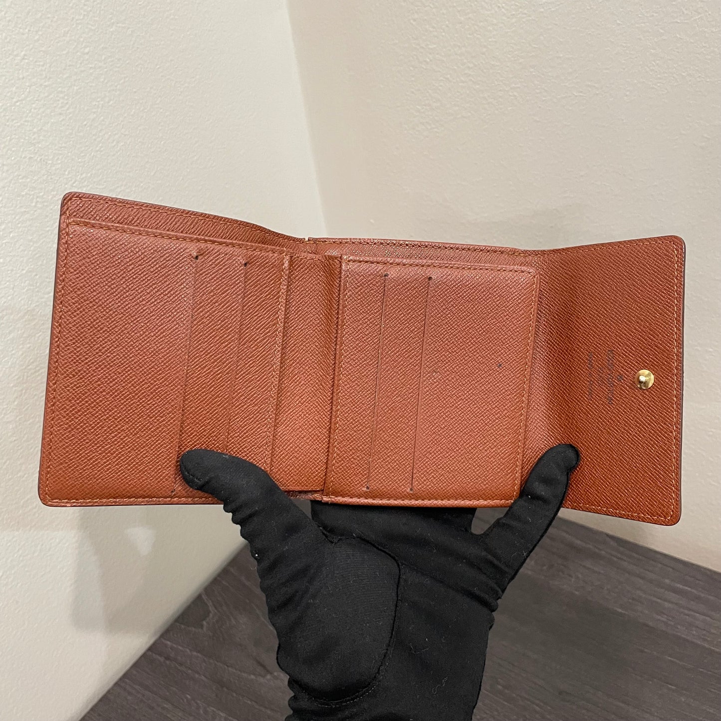 #147 LOUIS VUITTON Monogram Compact Wallet