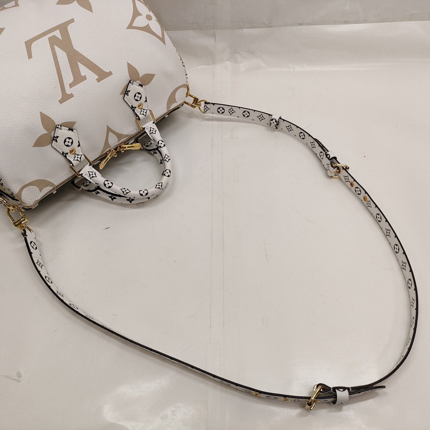 RARE! Louis Vuitton Speedy Bandouliere 30 Giant