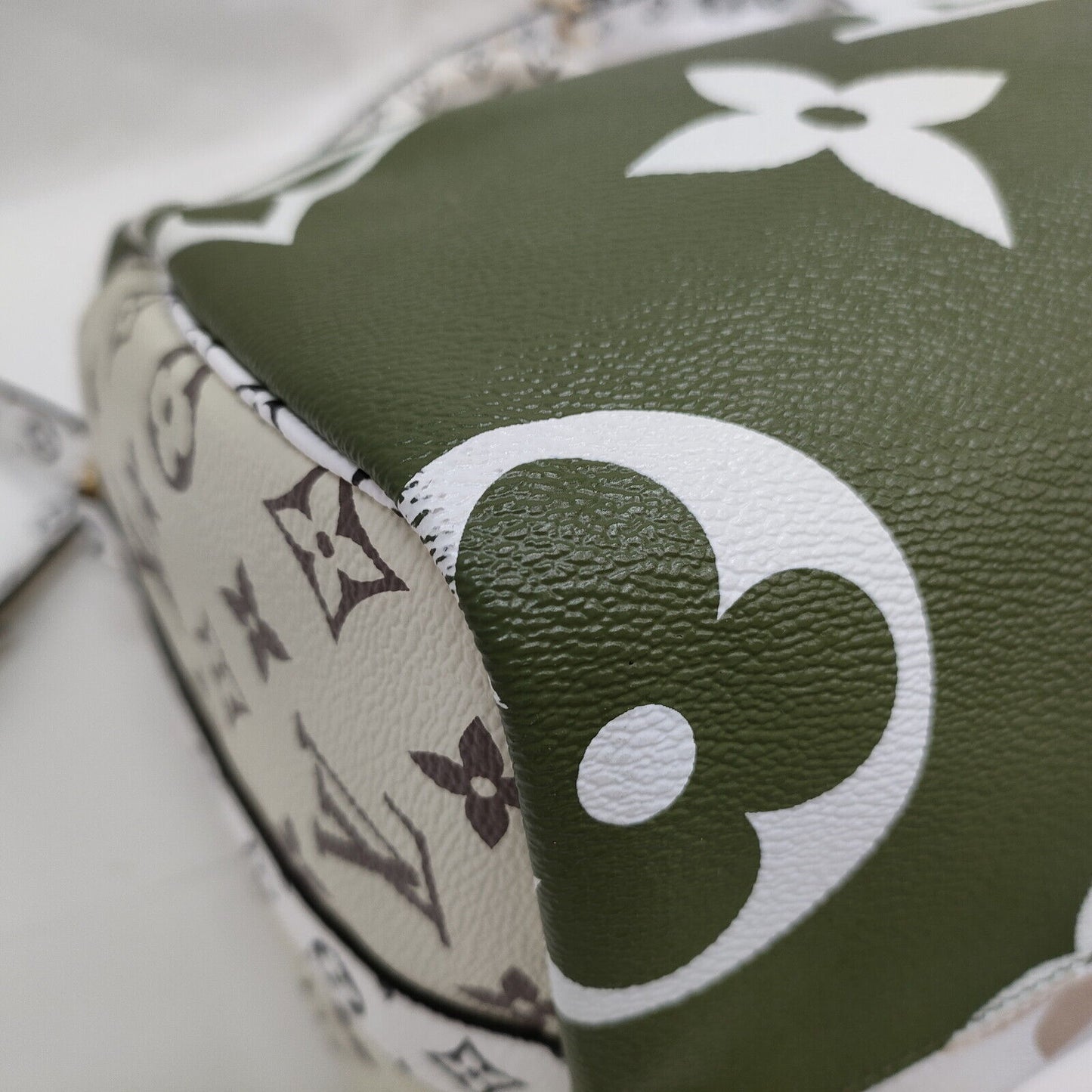 RARE! Louis Vuitton Speedy Bandouliere 30 Giant