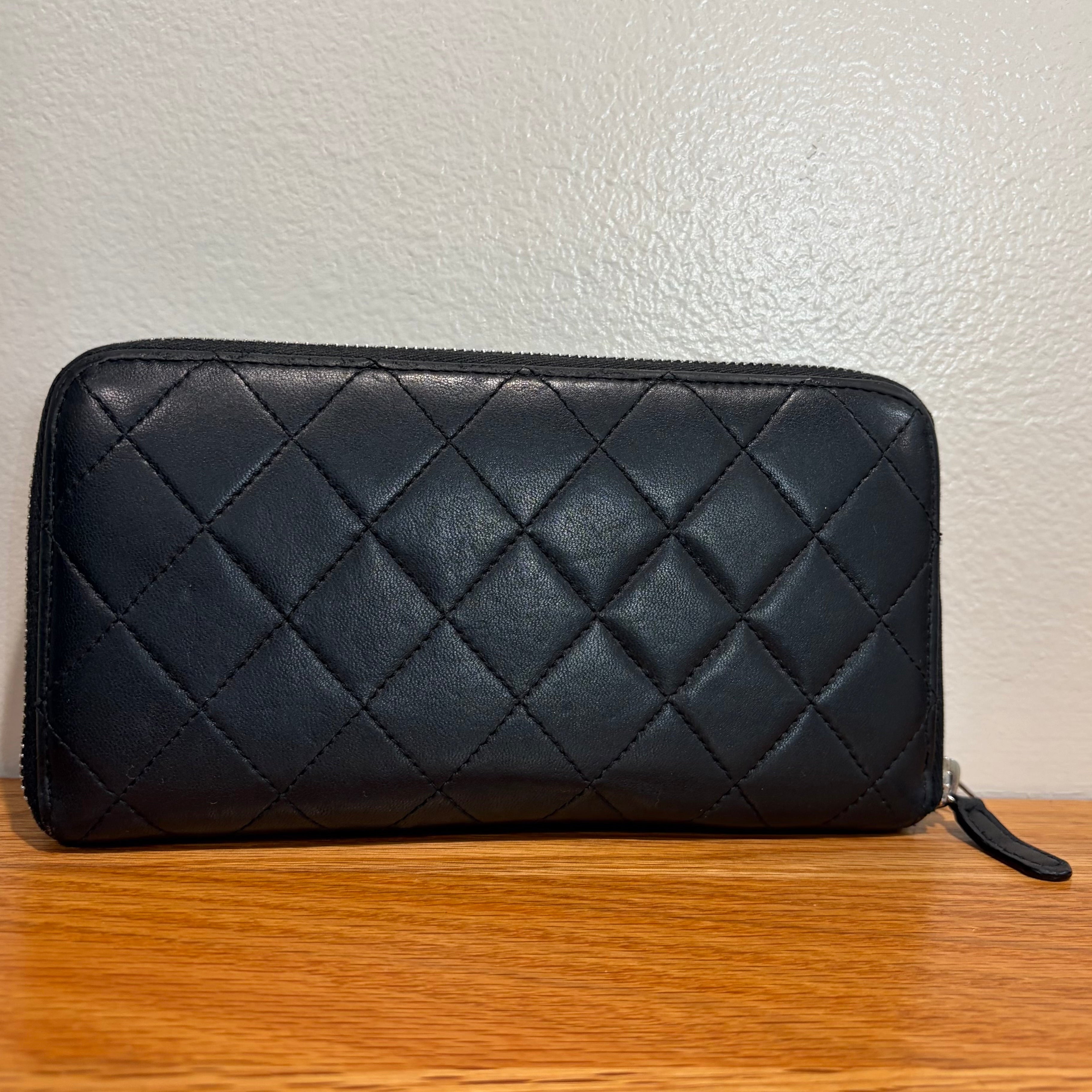 3218 CHANEL Black Quilted Zip Wallet – The Luxury Outlet