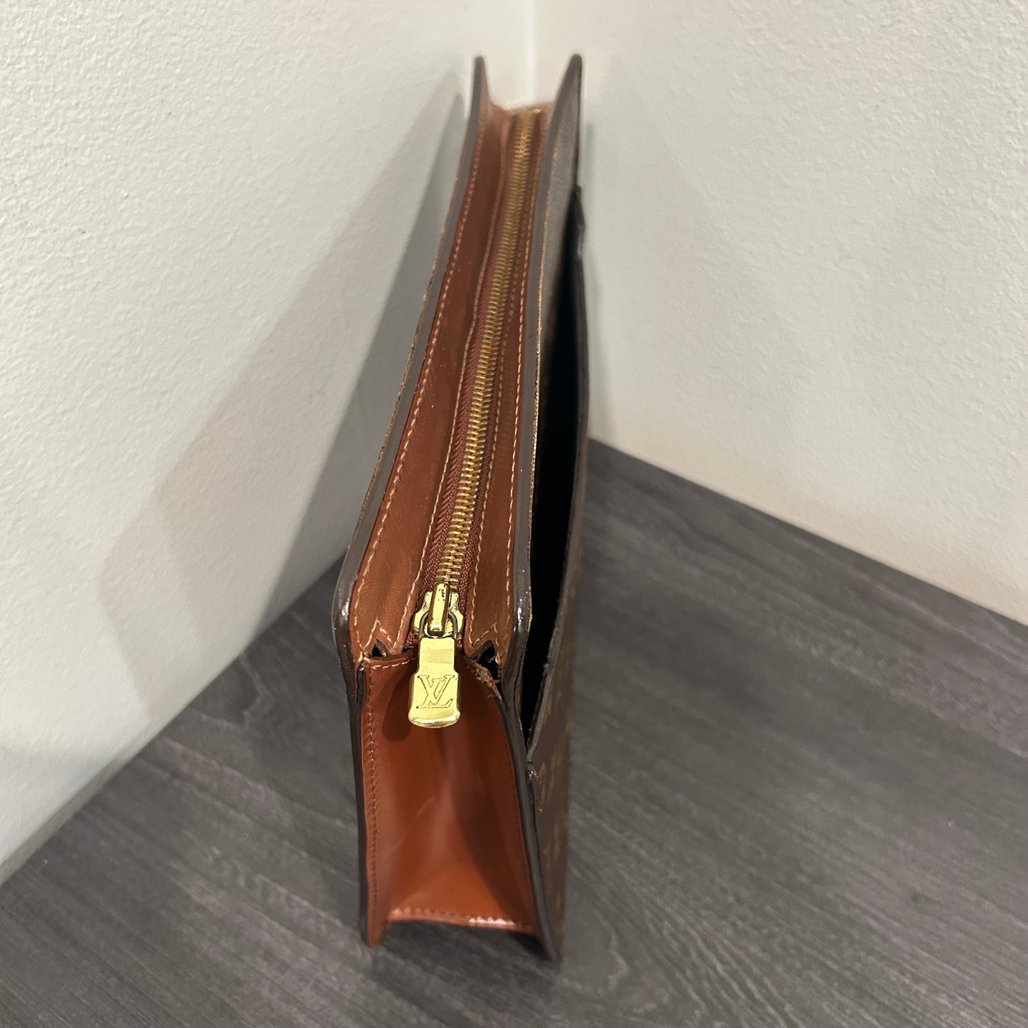 1073 LOUIS VUITTON Pouch