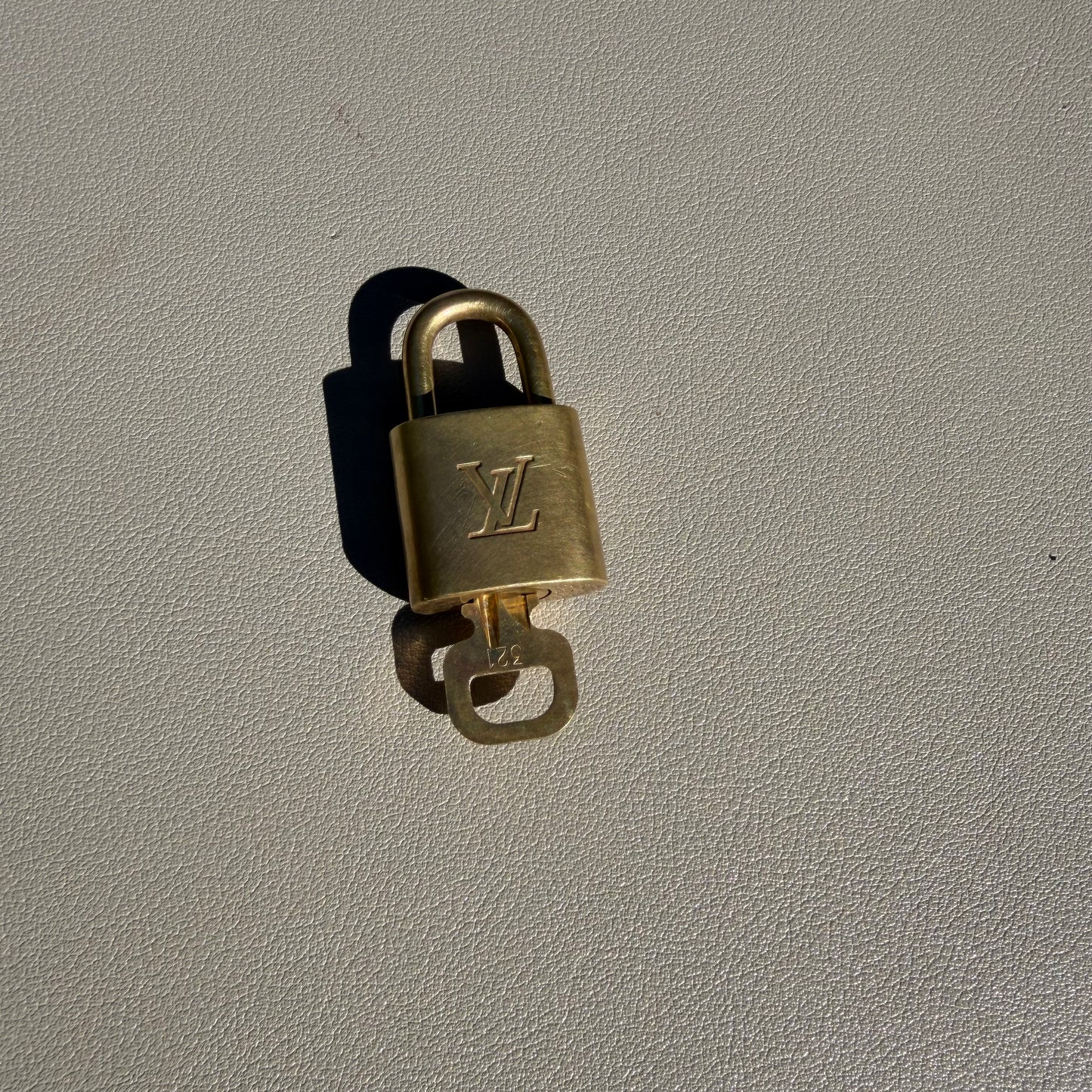 #1101-10 LOUIS VUITTON Lock & Key No. 321