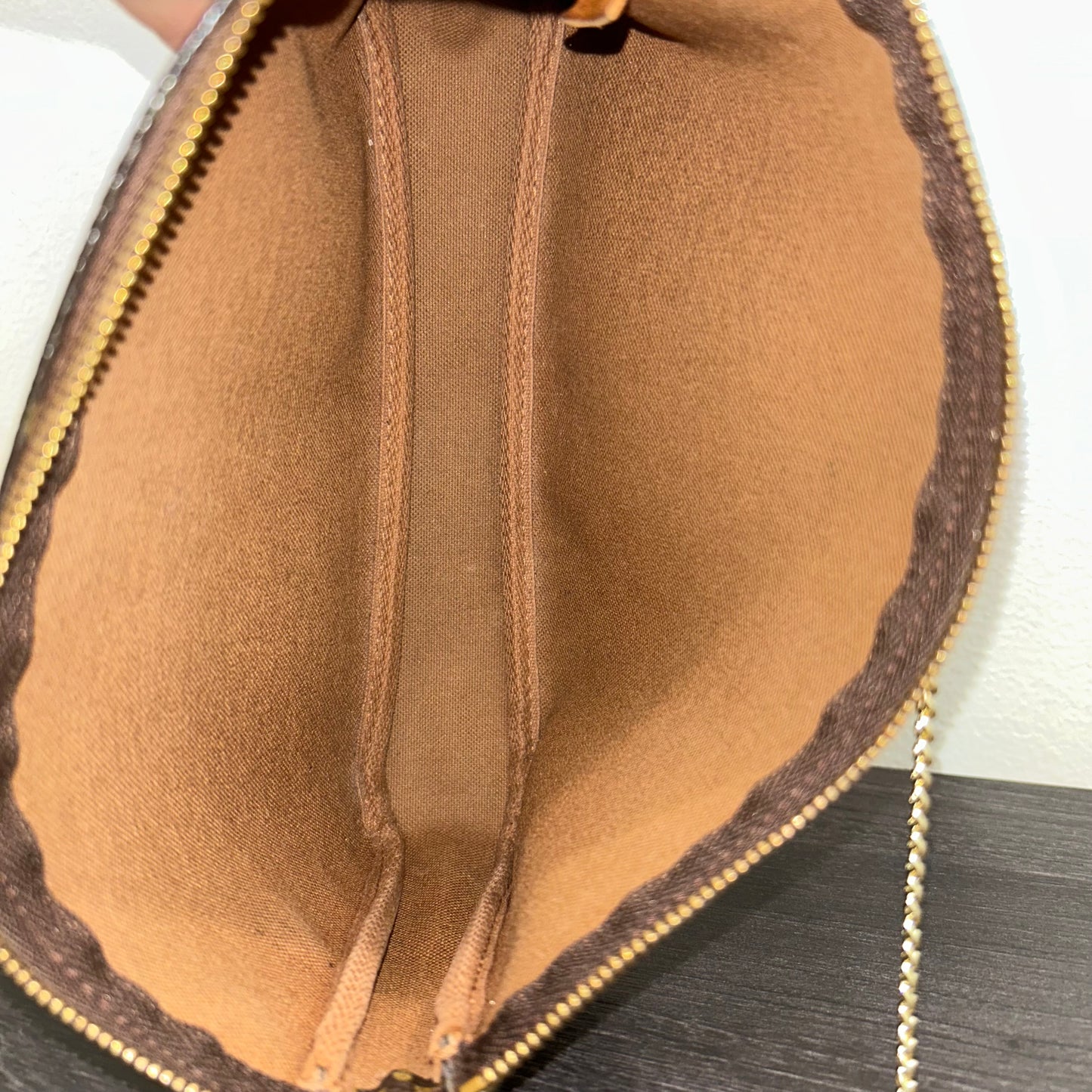 CLEARANCE #1006 LOUIS VUITTON Monogram Pochette
