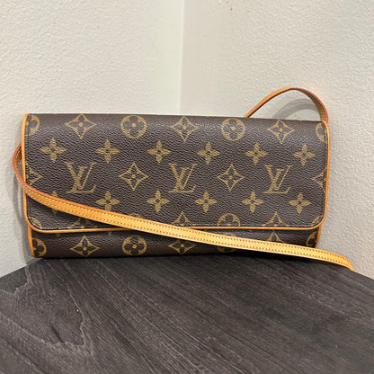 #416 LOUIS VUITTON Twin GM Pochette