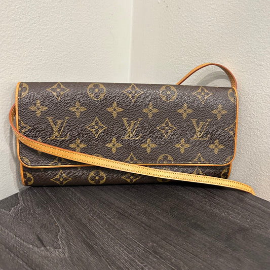#416 LOUIS VUITTON Twin GM Pochette