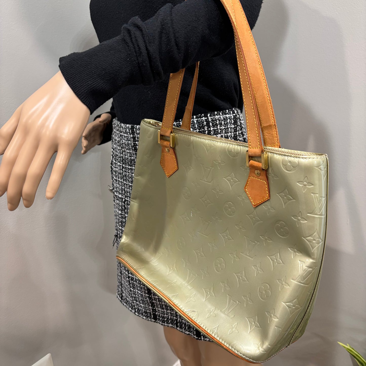 8884 LOUIS VUITTON Vernis Green Houston Tote