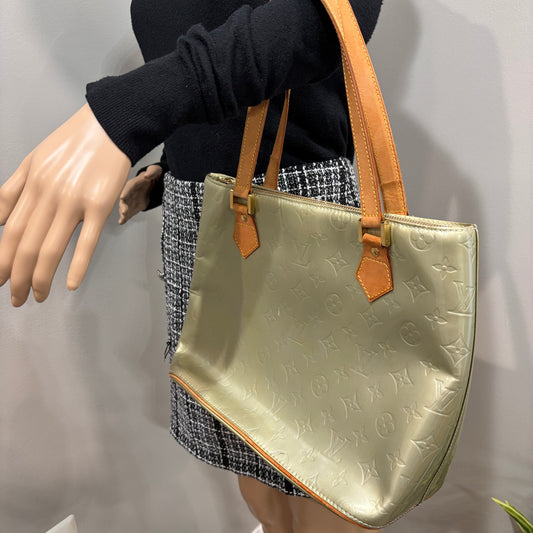 8884 LOUIS VUITTON Vernis Green Houston Tote