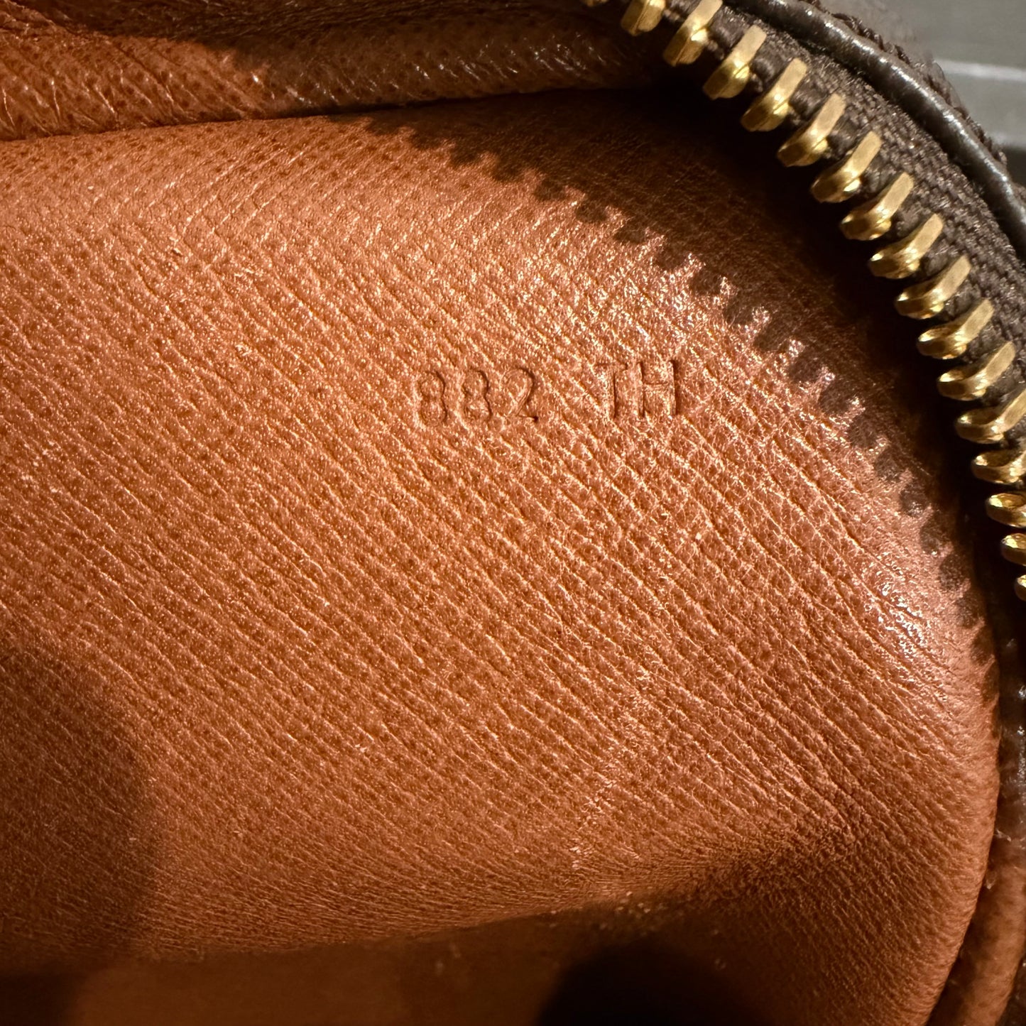 8910 LOUIS VUITTON Monogram Amazone PM Crossbody