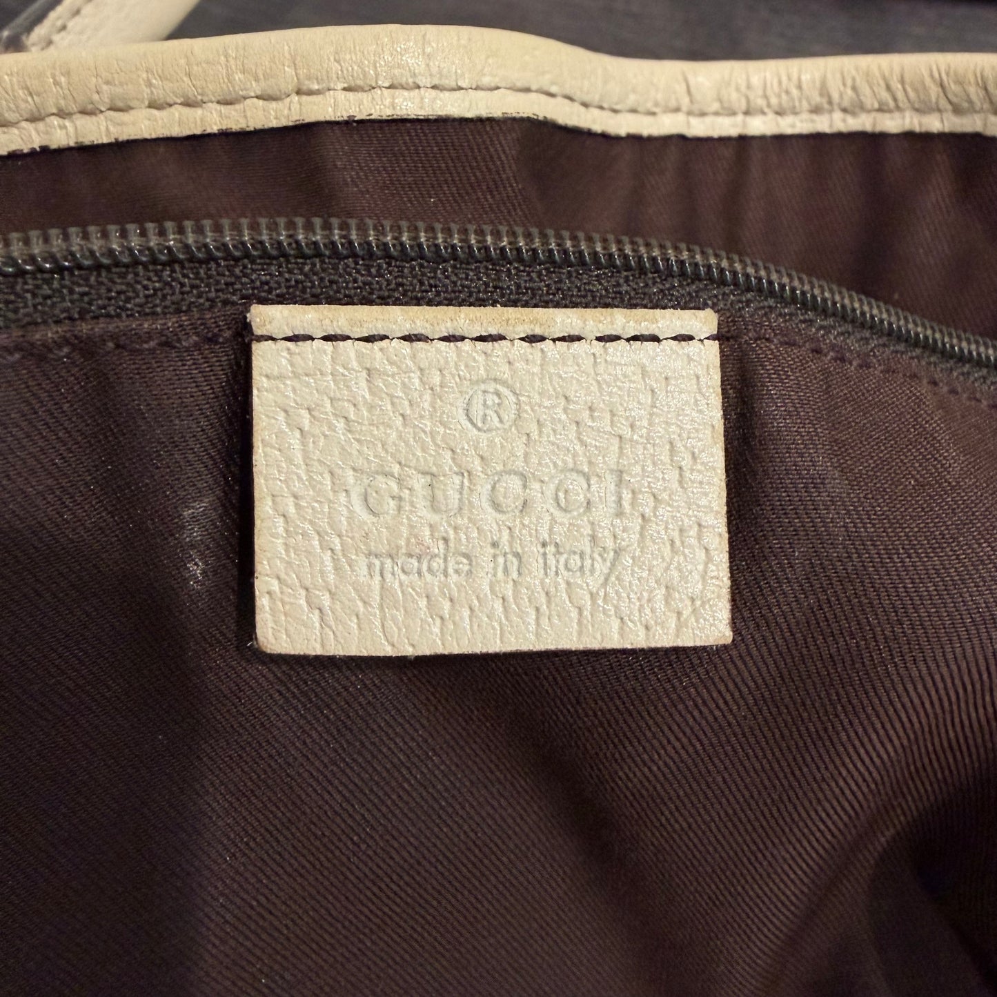 #9112 GUCCI Classic GG Signature Princy Medium