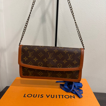 #8243 LOUIS VUITTON Monogram Dame 26 with Removable Chain